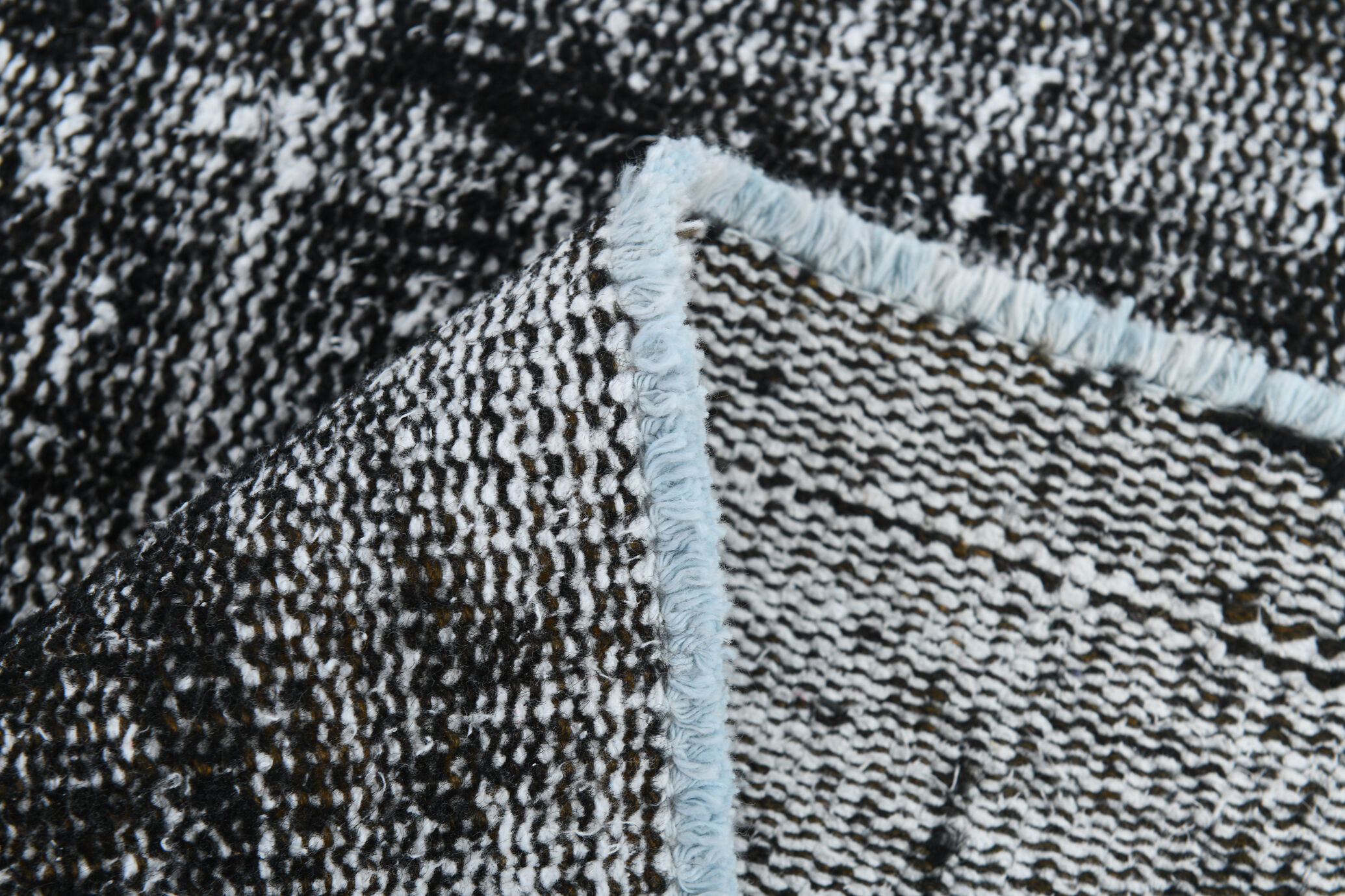 Handknotted wool rug, 284x172cm