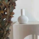 Handmade soliflore drop vase in terracotta painted white h:20 d:15
