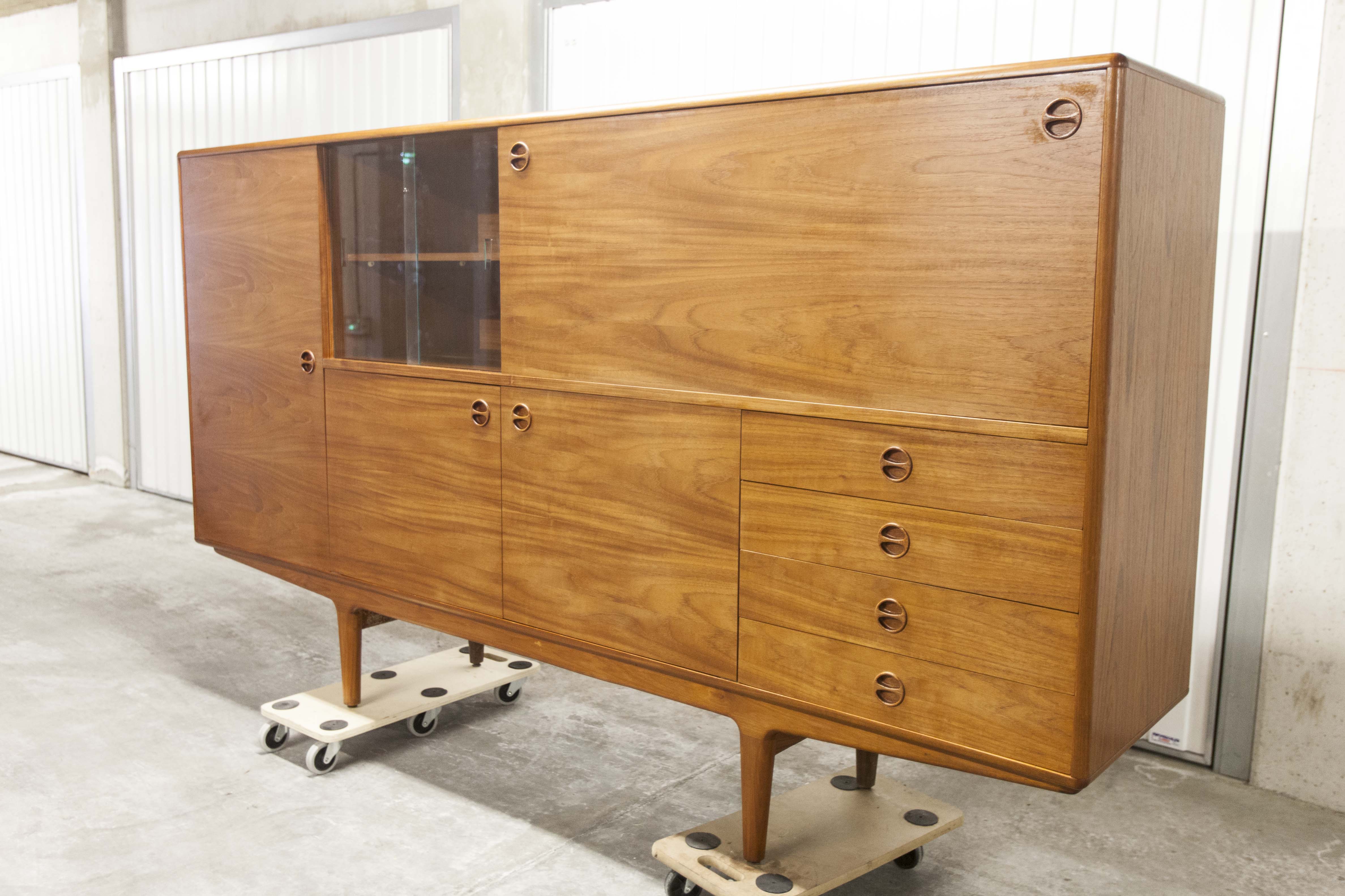 Scandinavian high enfilade 1960 solid teak