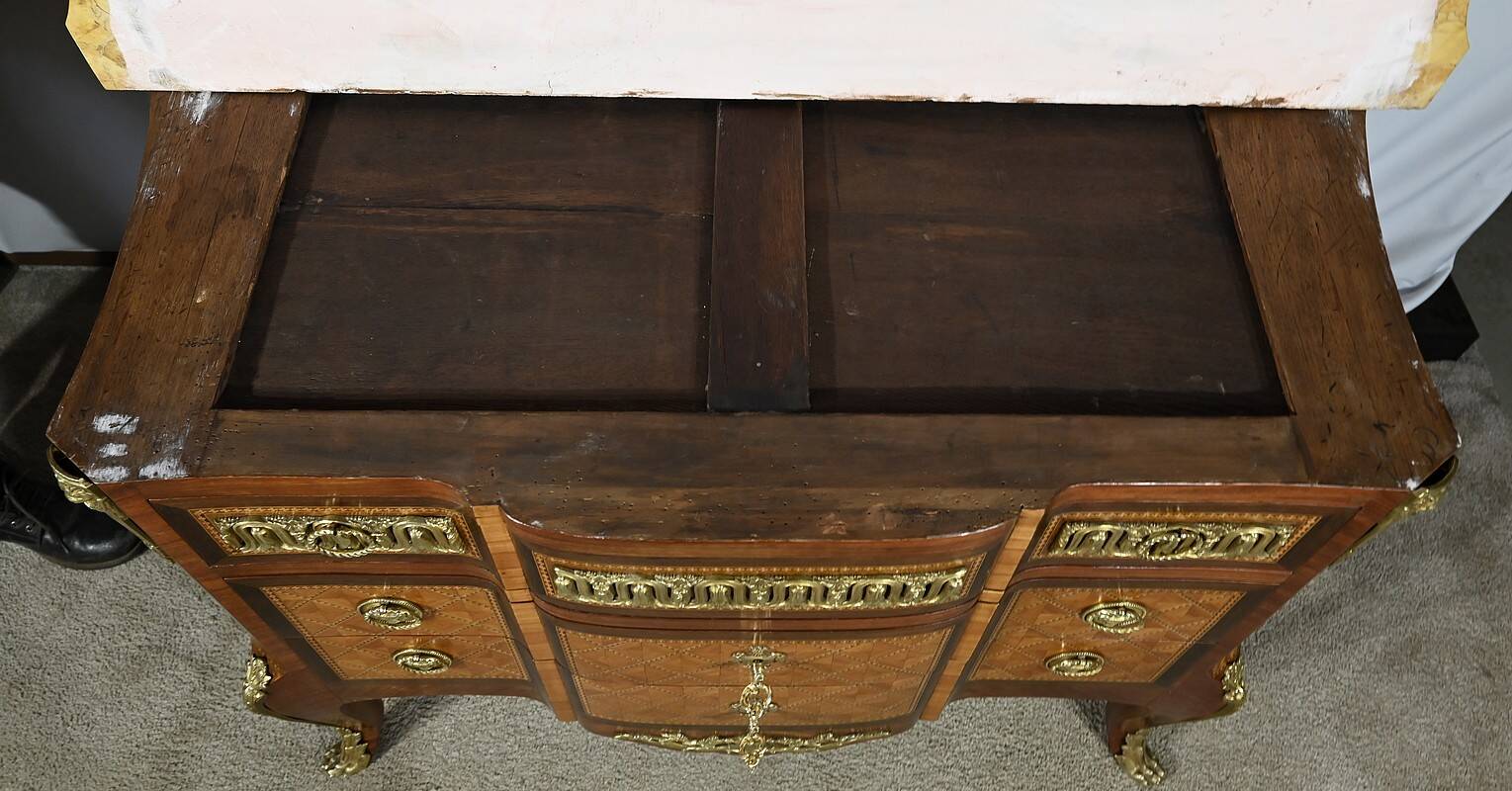 Rosewood and Amaranth chest of drawers, Louis XV / Louis XVI Transition style – Late 19th century