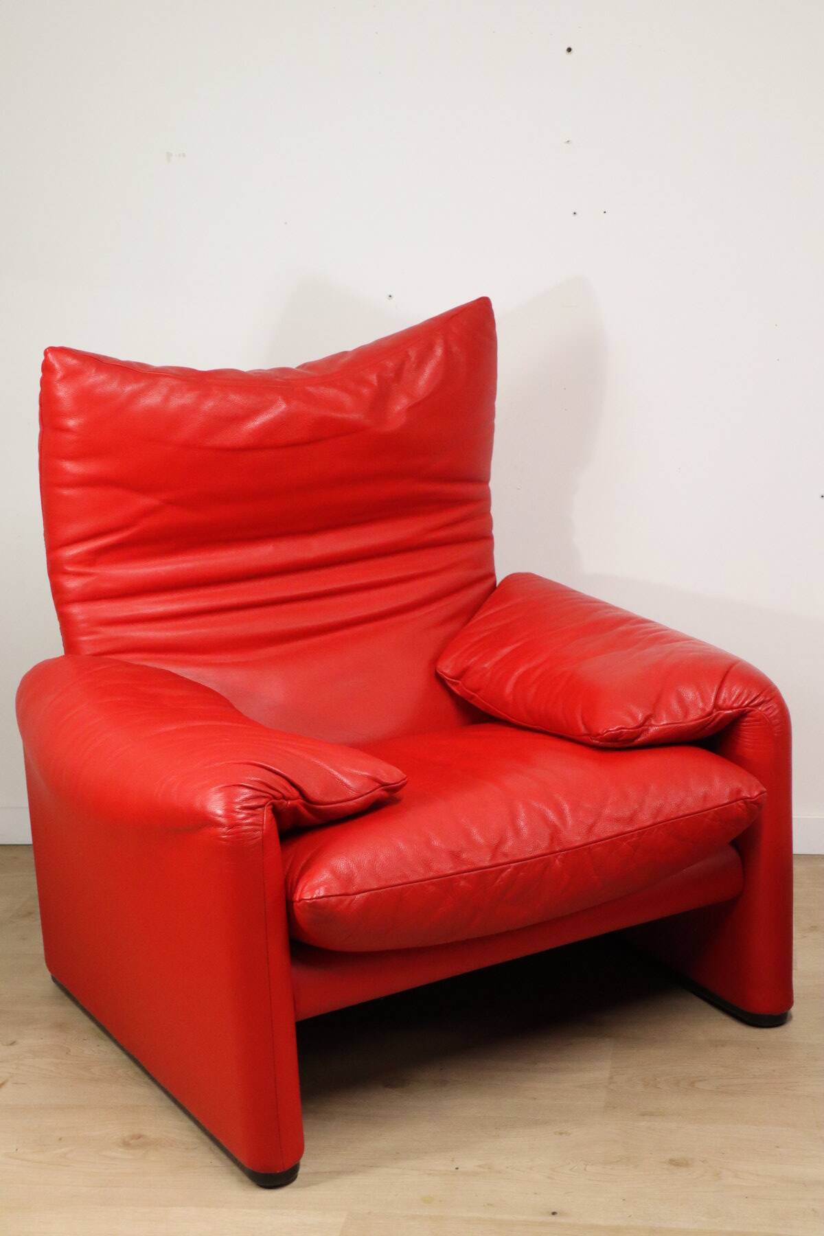 Maralunga armchair and ottoman by Vico Magistretti for Cassina