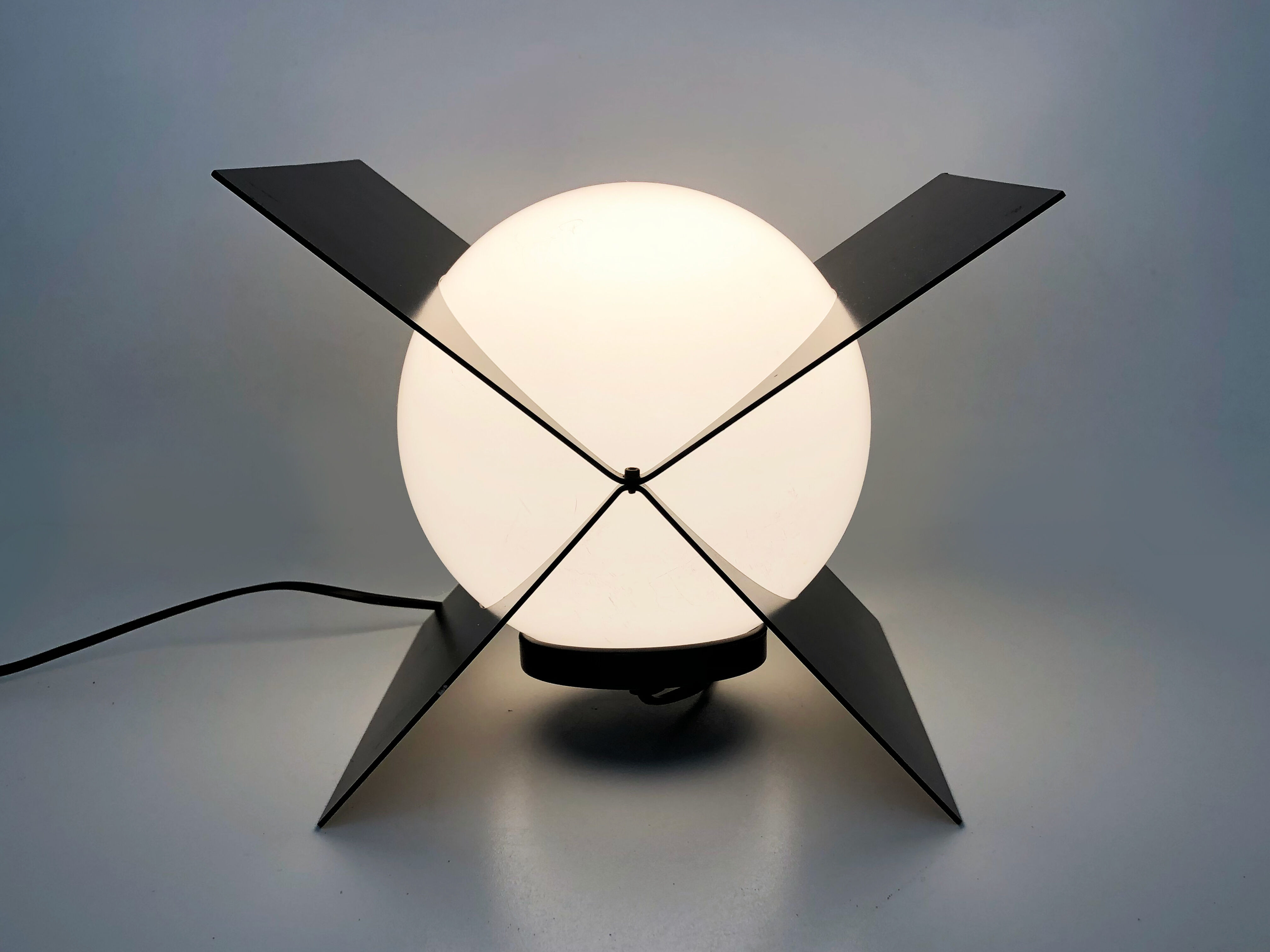 Lamp Luz Eva Maison Gautier structure in black metal and globe in white plastic