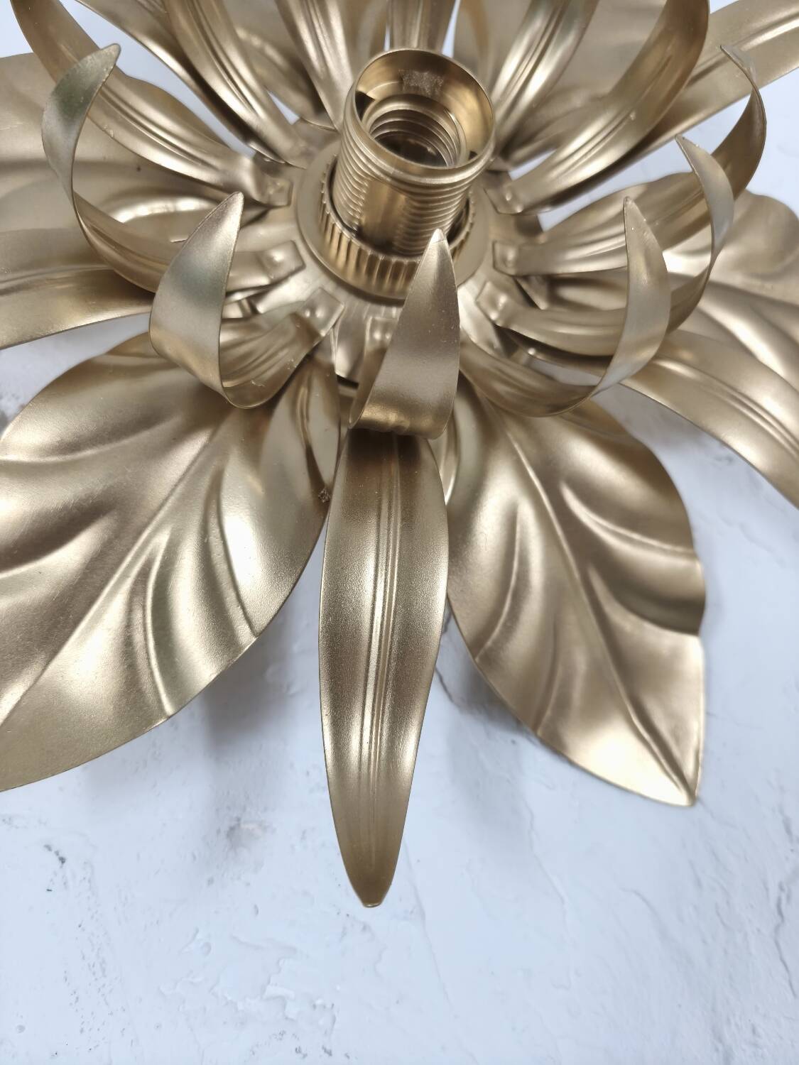 Gold metal flower wall light