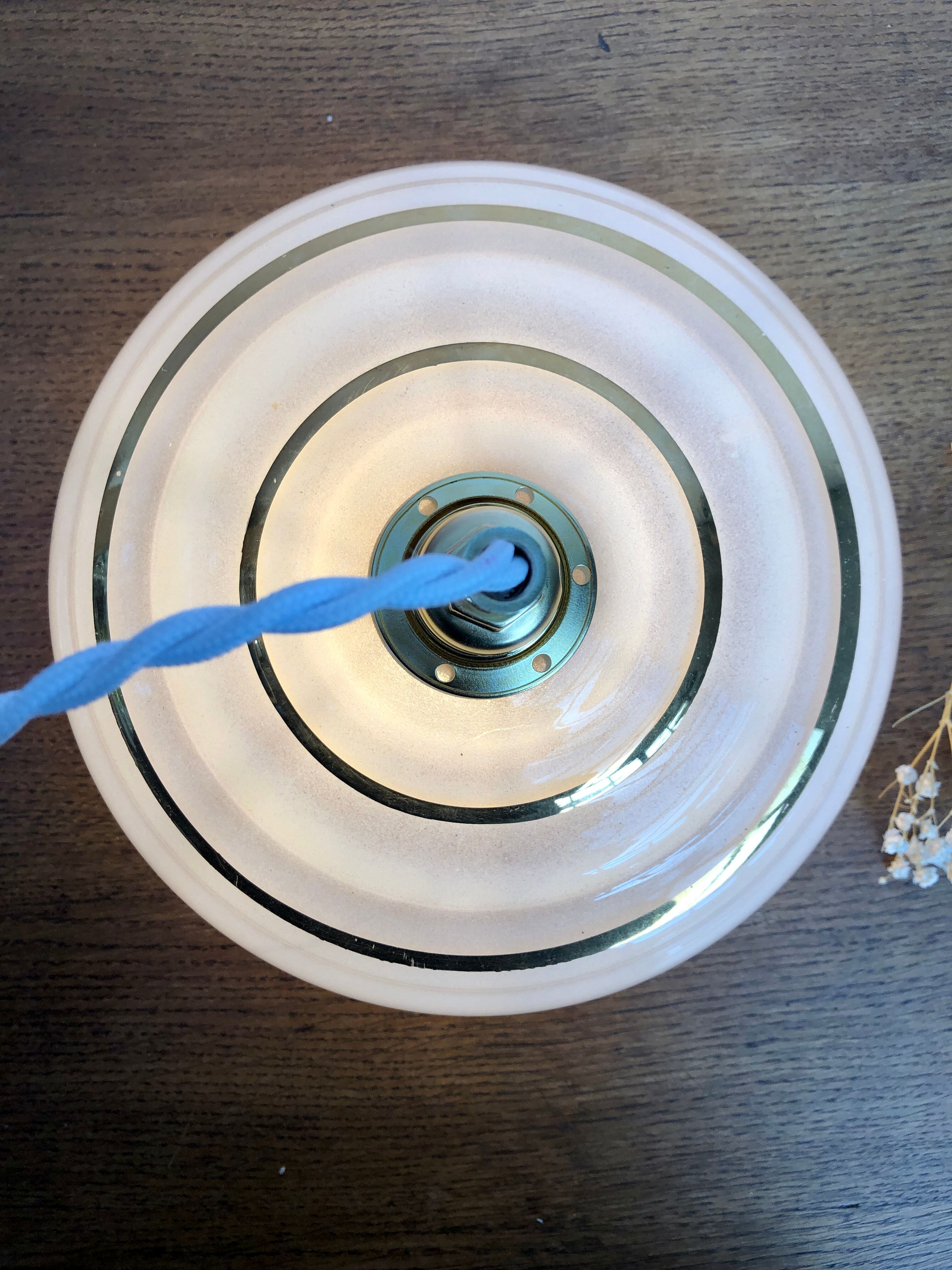 Vintage white and gold glass lampshade suspension