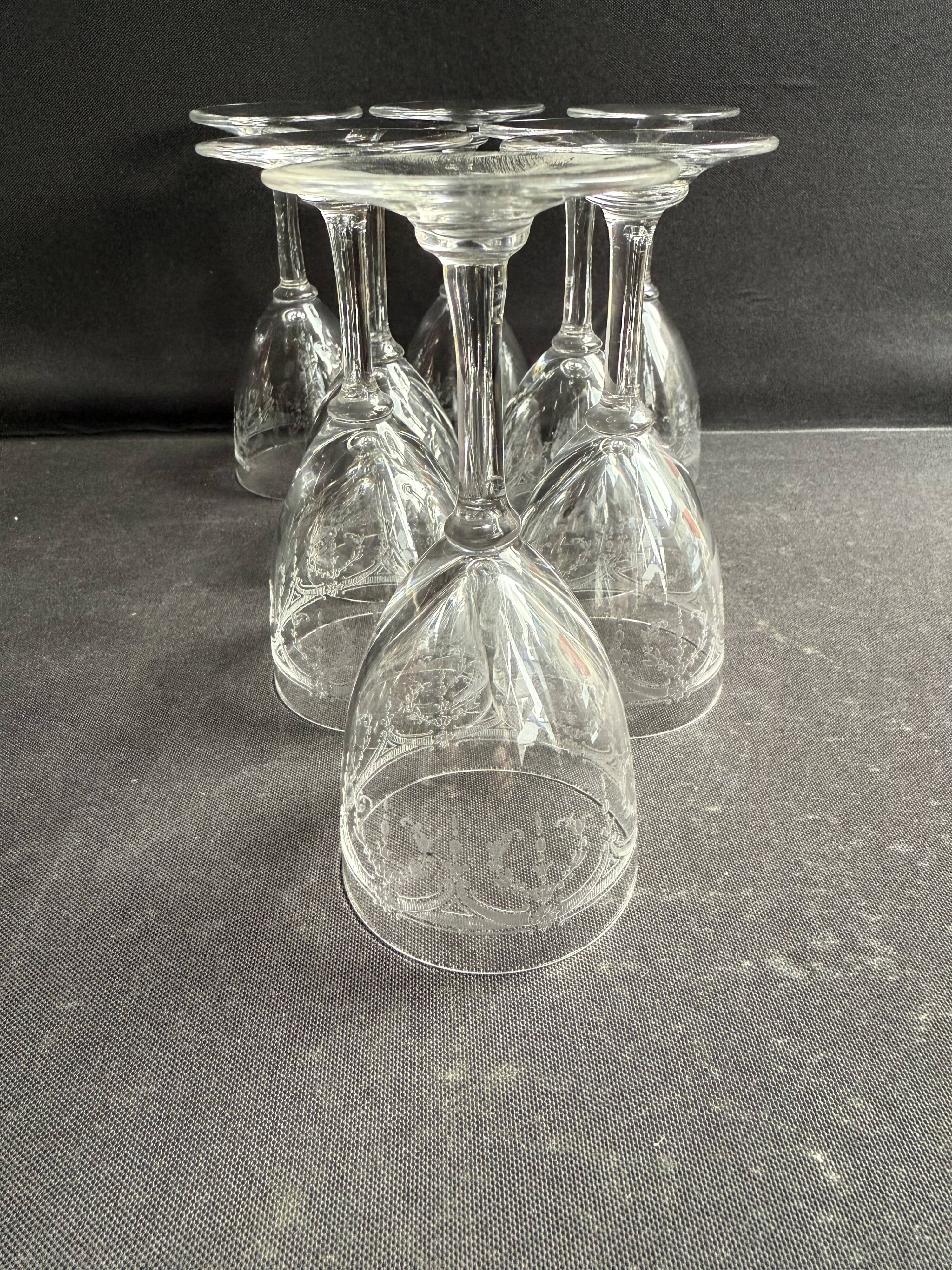 8 Saint Louis Manon wine glasses