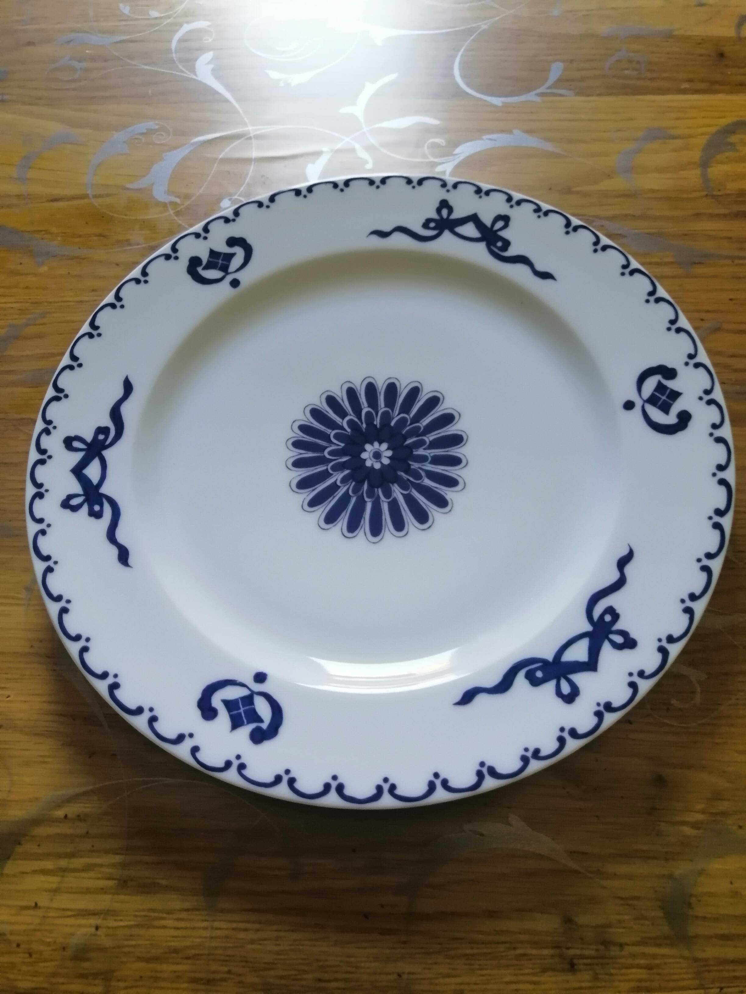 2 elegant porcelain saucers from Paris (MING BLUE model)
