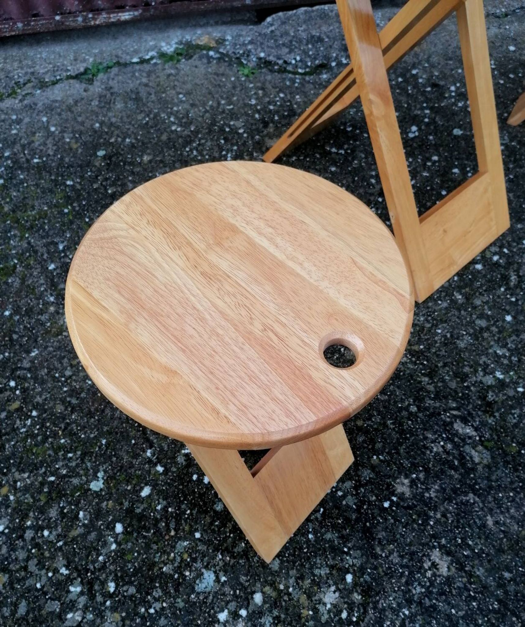 Lot table and folding stools Suzy by Adrian Reed.