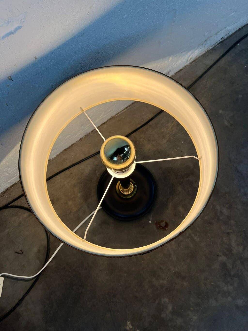 Lampe de table vintage noire avec pied en cuir