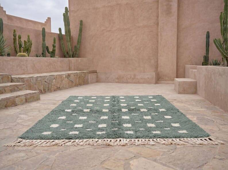 Handmade green and white Atlas Moroccan rug, size 1.4/2.6 m.