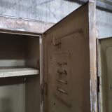 Casier industriel en métal | Armoire vintage à deux portes patinée