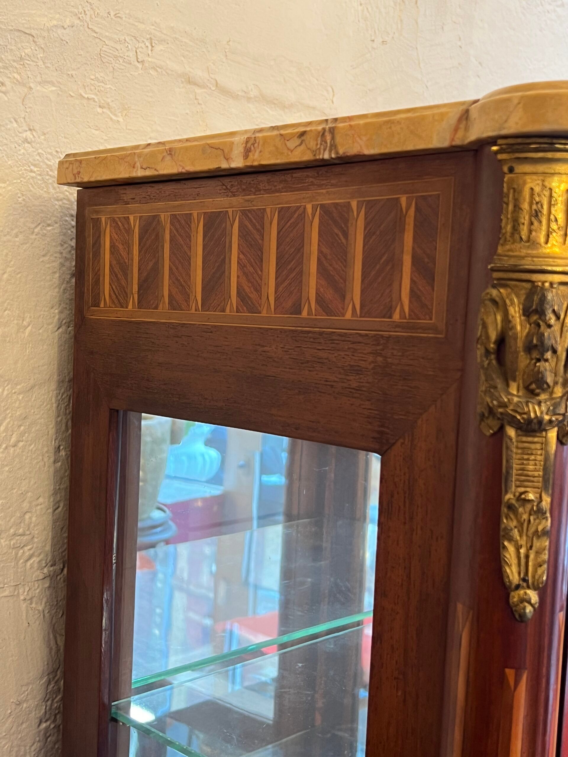 Louis XVI style display case in veneer marquetry, late 19th century