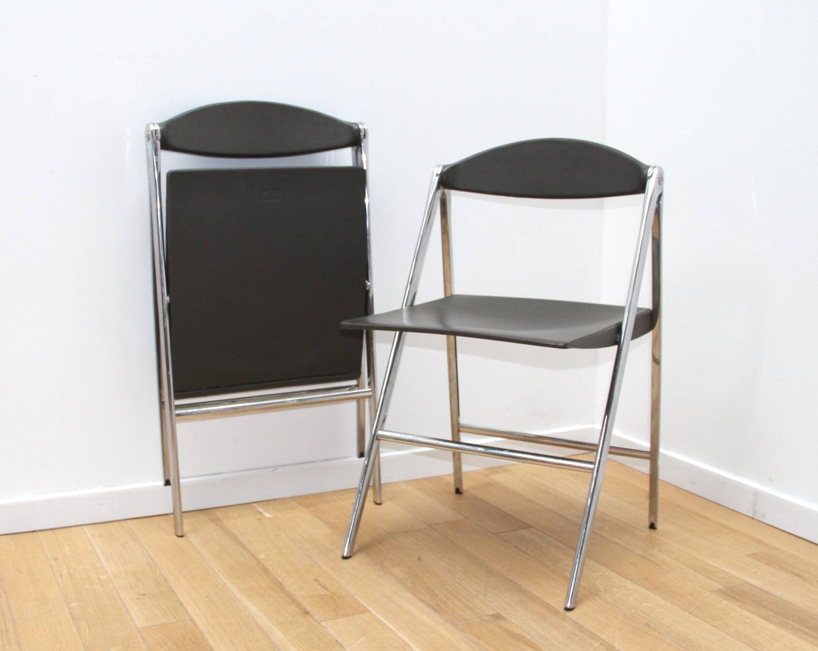 Pair of Donald Chair chairs, Poltrona Frau