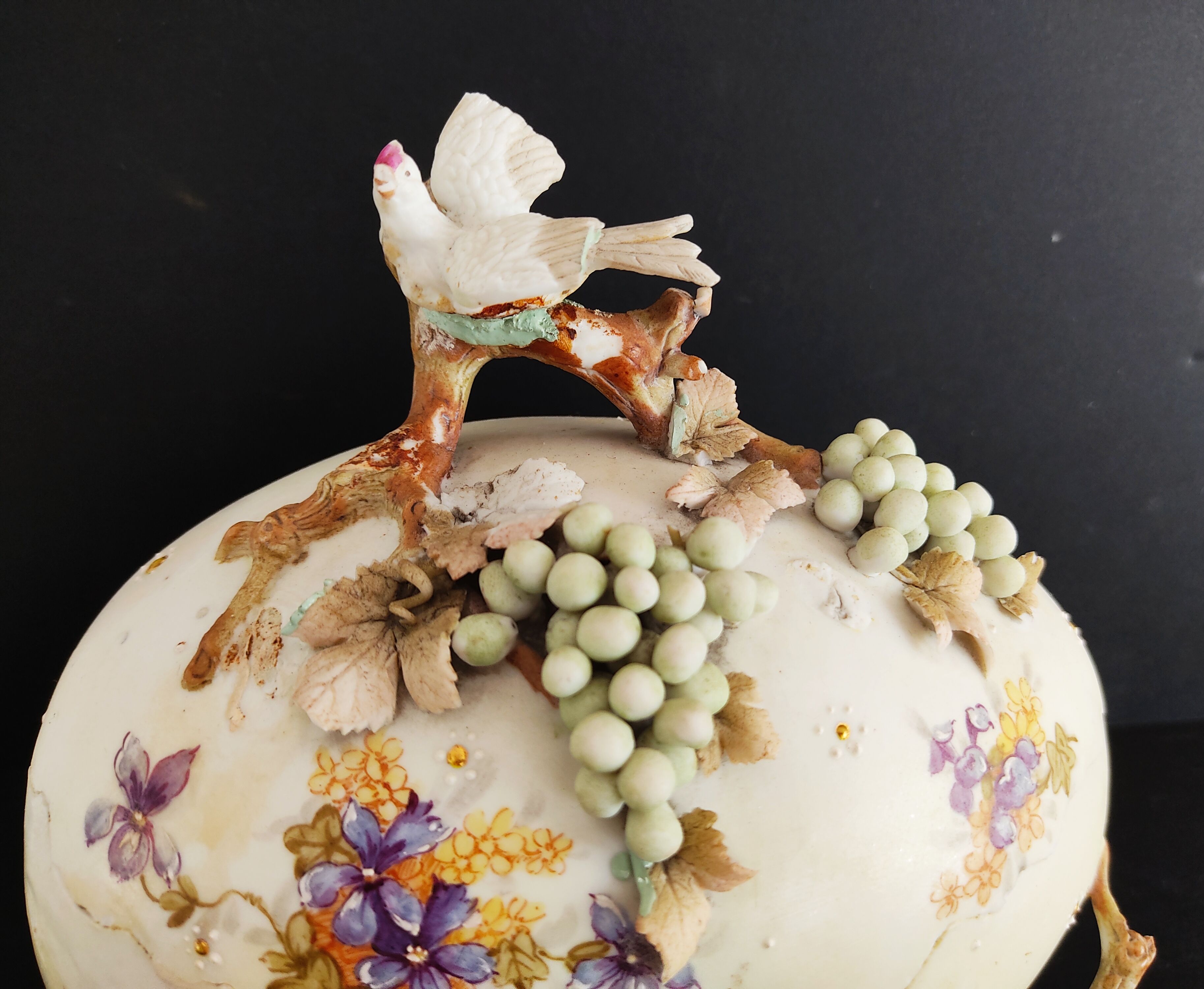 19th century egg-shaped porcelain box