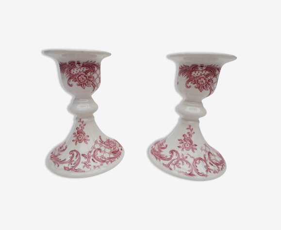 Duo de bougeoirs en faience blanche décor rose toile de jouy