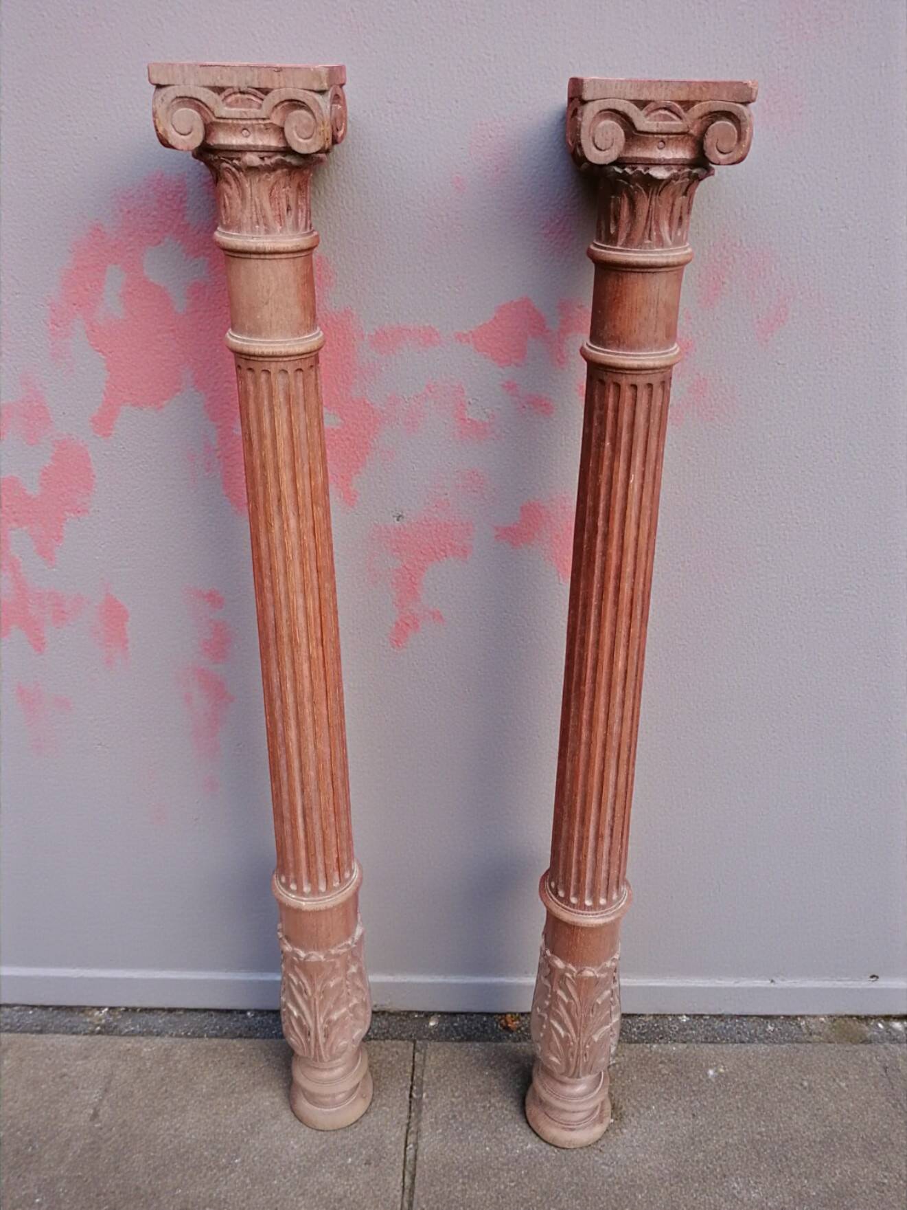 Pair of Corinthian columns H83cm in carved wood from the 19th century.