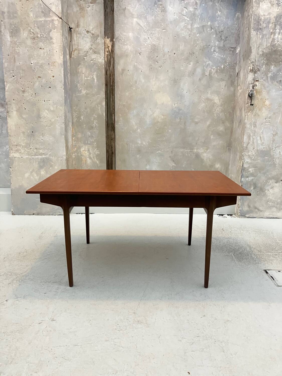 Table scandinave extensible vintage en teck