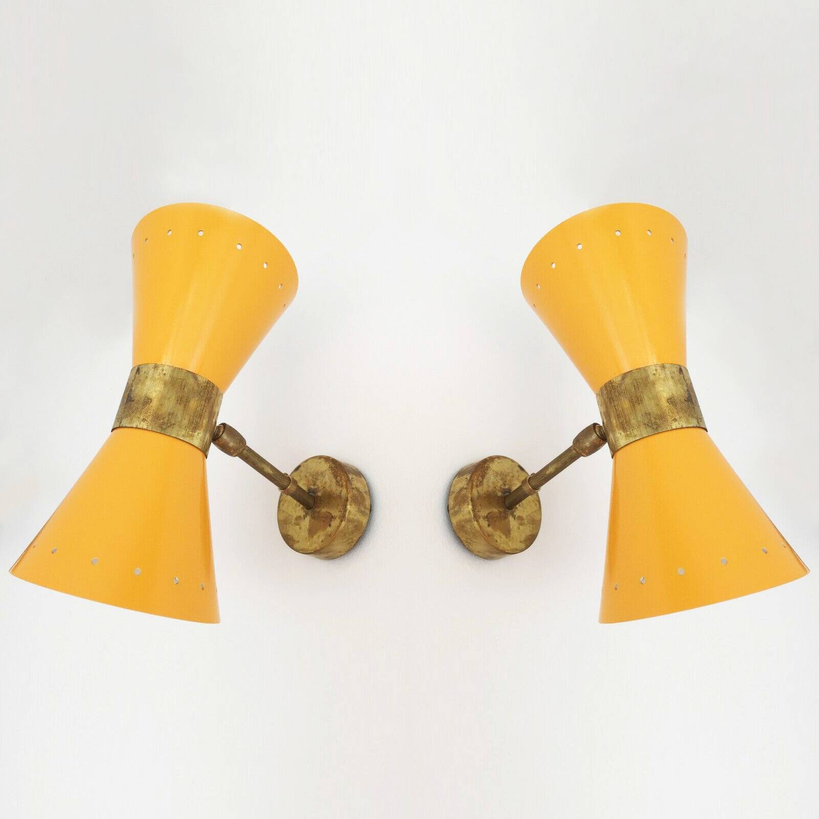 Pair of Italian diabolo wall lights, design 1950.