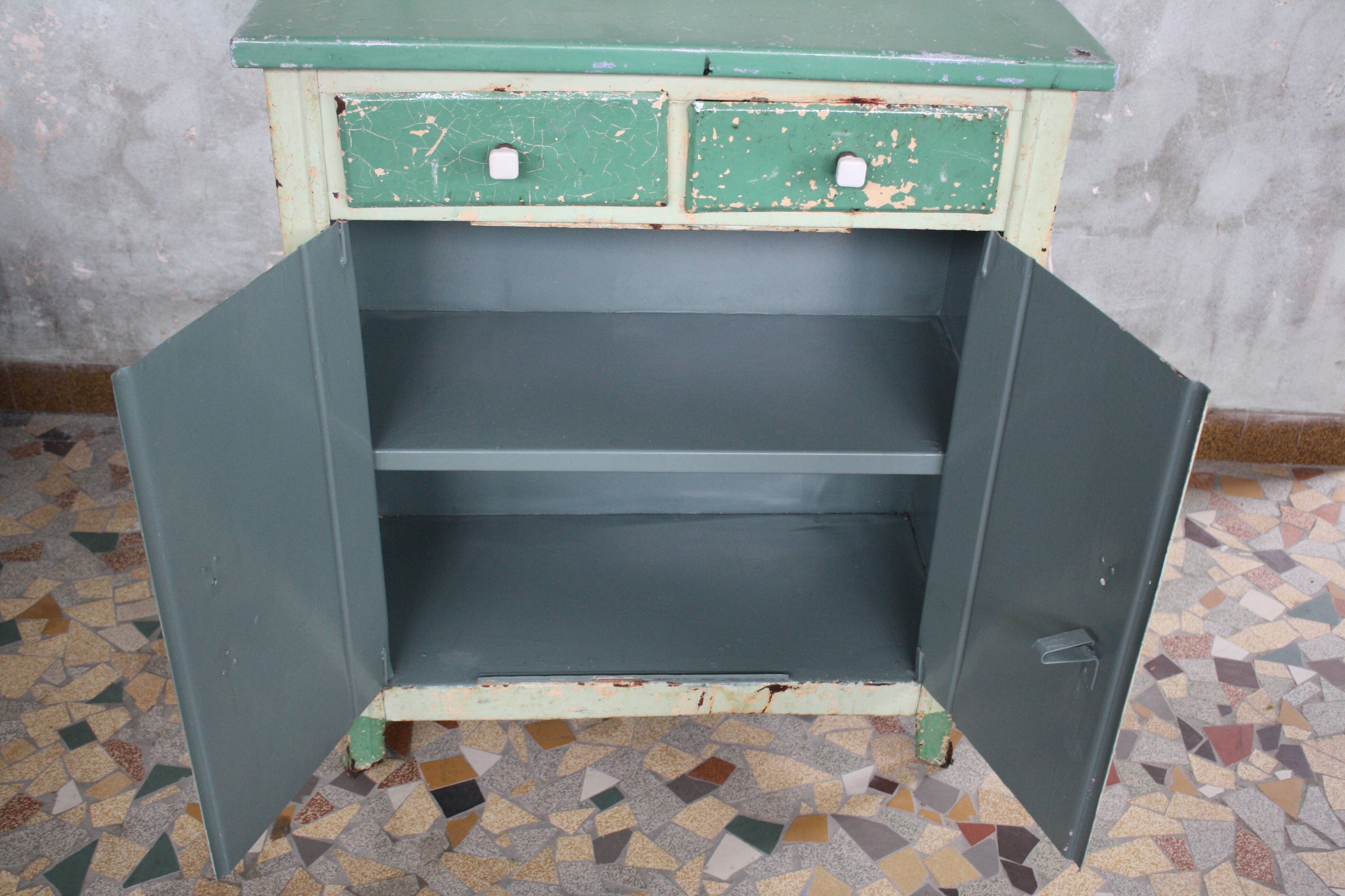 Industrial low metal buffet
