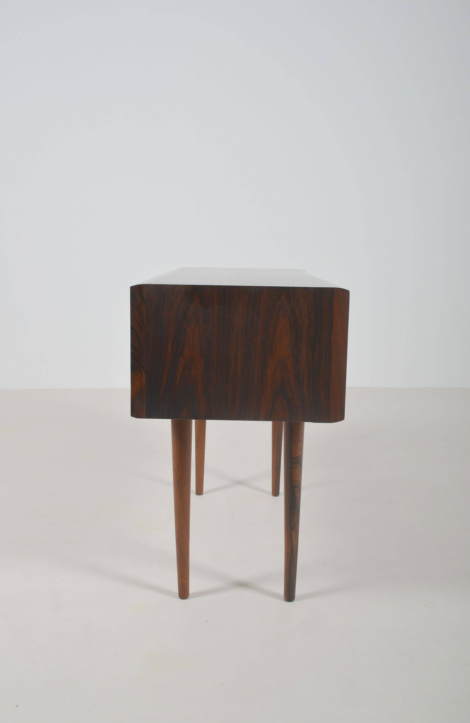 Cabinet danois en palissandre avec portes coulissantes par Max A. Rasmussen, années 1960.