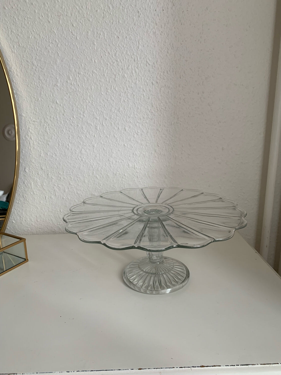 Glass cake dish