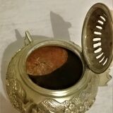 Covered pot, burns perfume, Chinese incense in bonze
