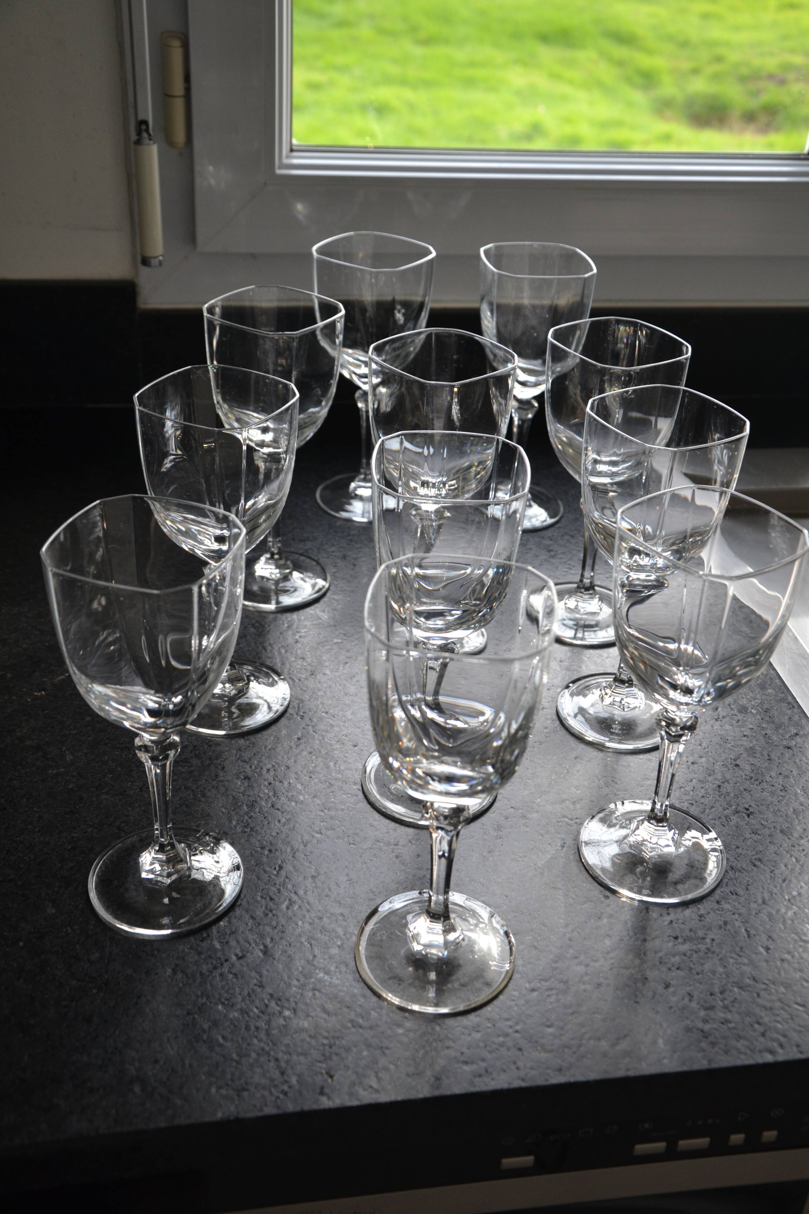 11 Arques crystal water glasses with an original square shape