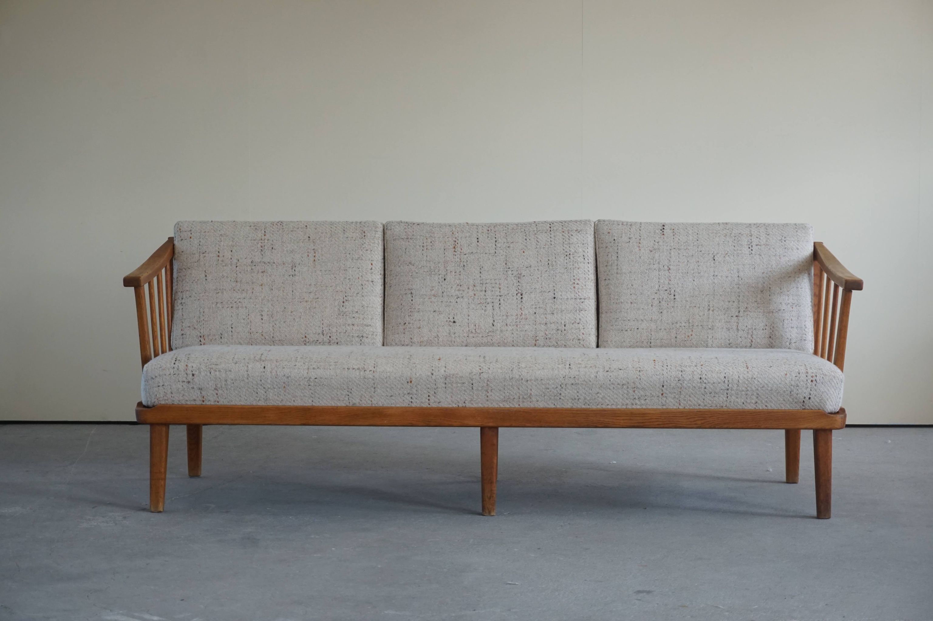 Canapé trois places suédois du milieu du siècle par Carl Malmsten, modèle « Visingsö », années 1960