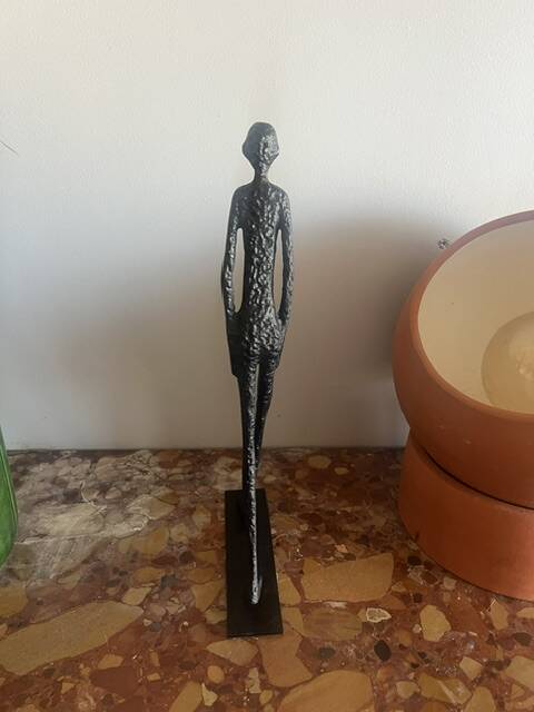 Superbe reproduction de L'homme qui marche de Giacometti
