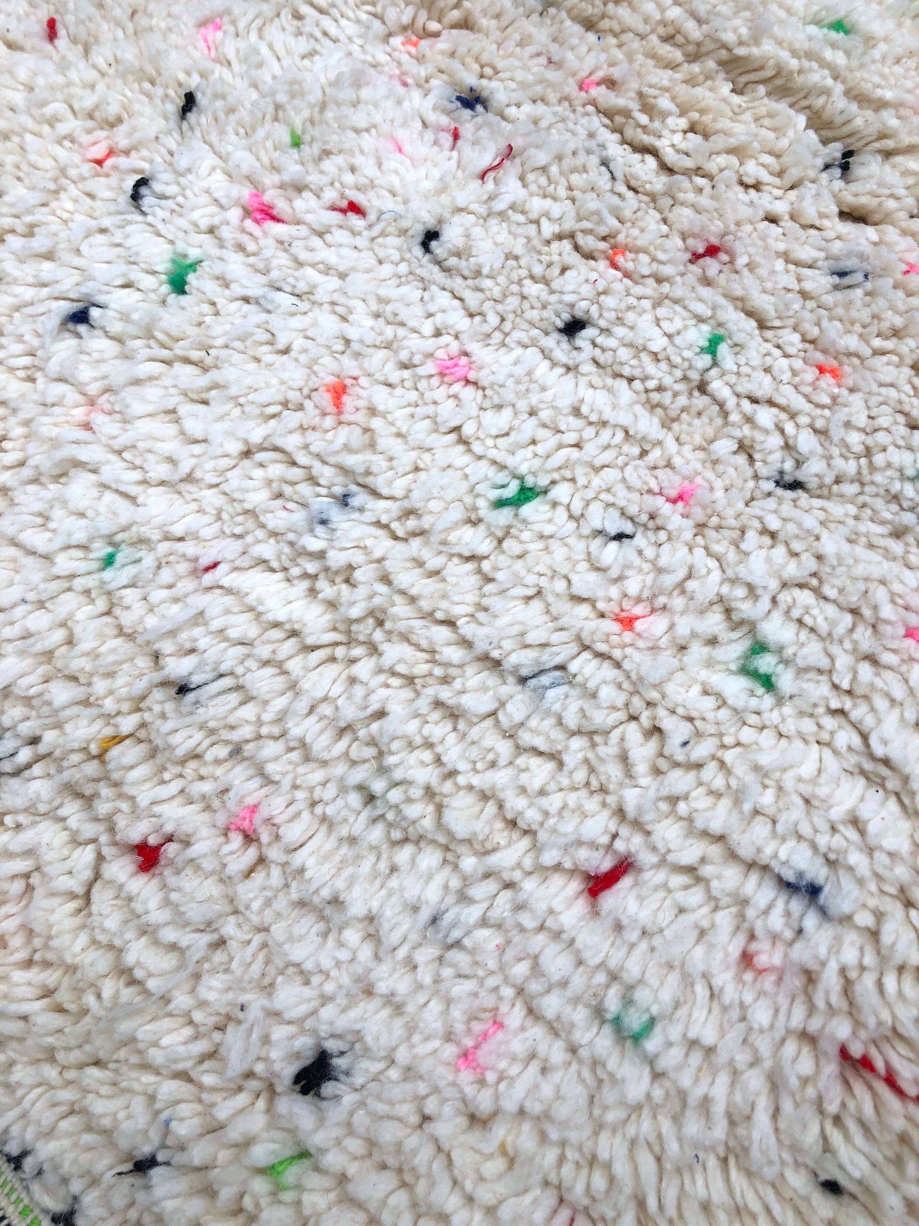 Berber carpet Beni Ouarain with colorful polka dots 1.38 x 1.03m
