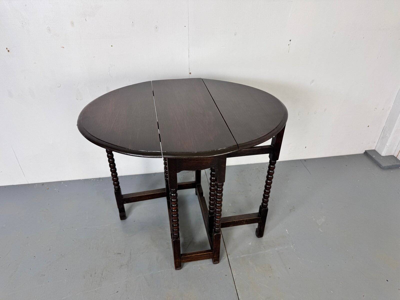 Small antique oak gateleg drop-leaf side table, 1900s