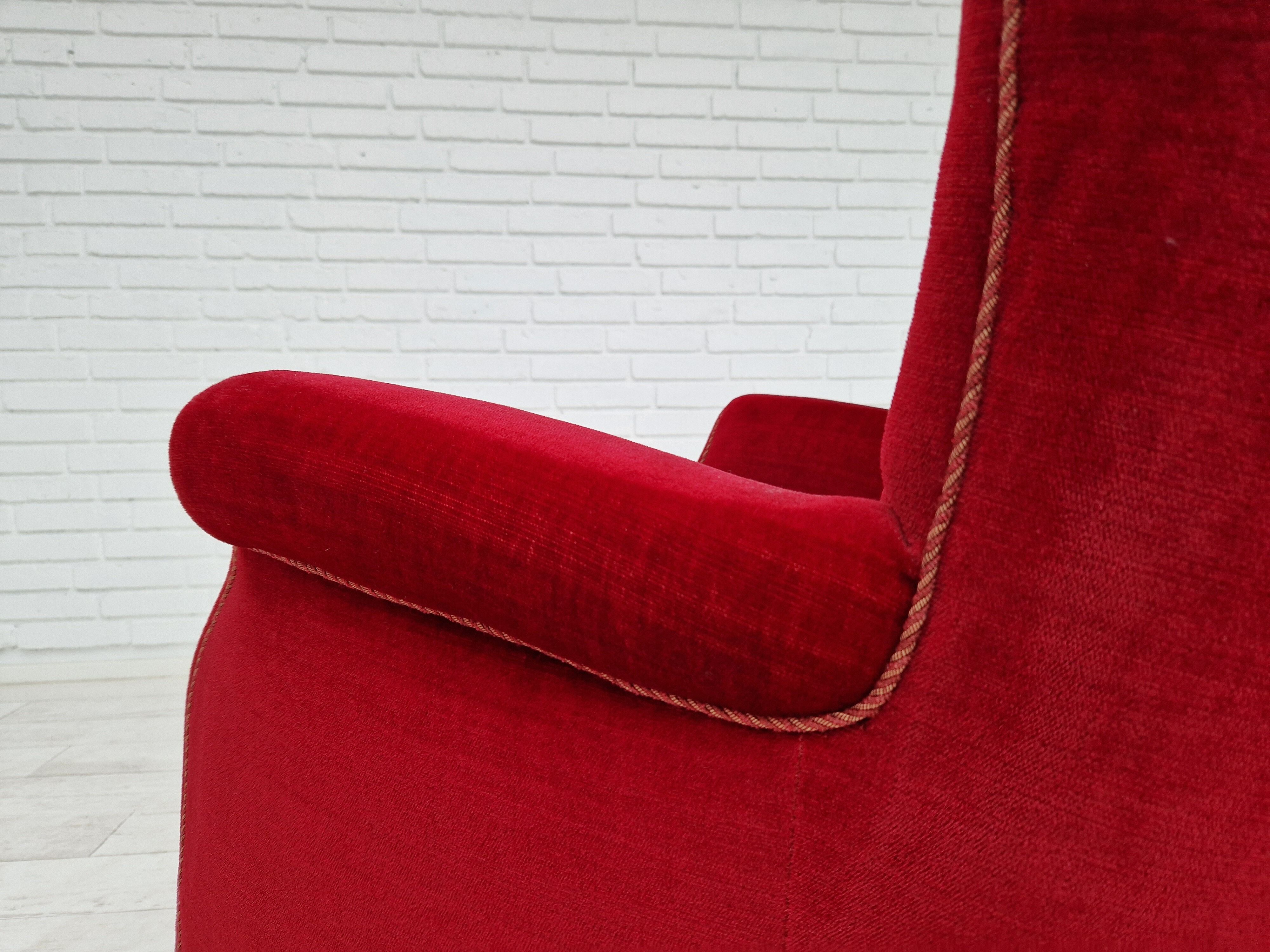 Fauteuil vintage danois en velours rouge cerise, 1960