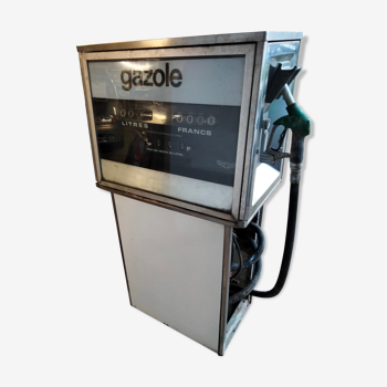 Old gasoil petrol pump