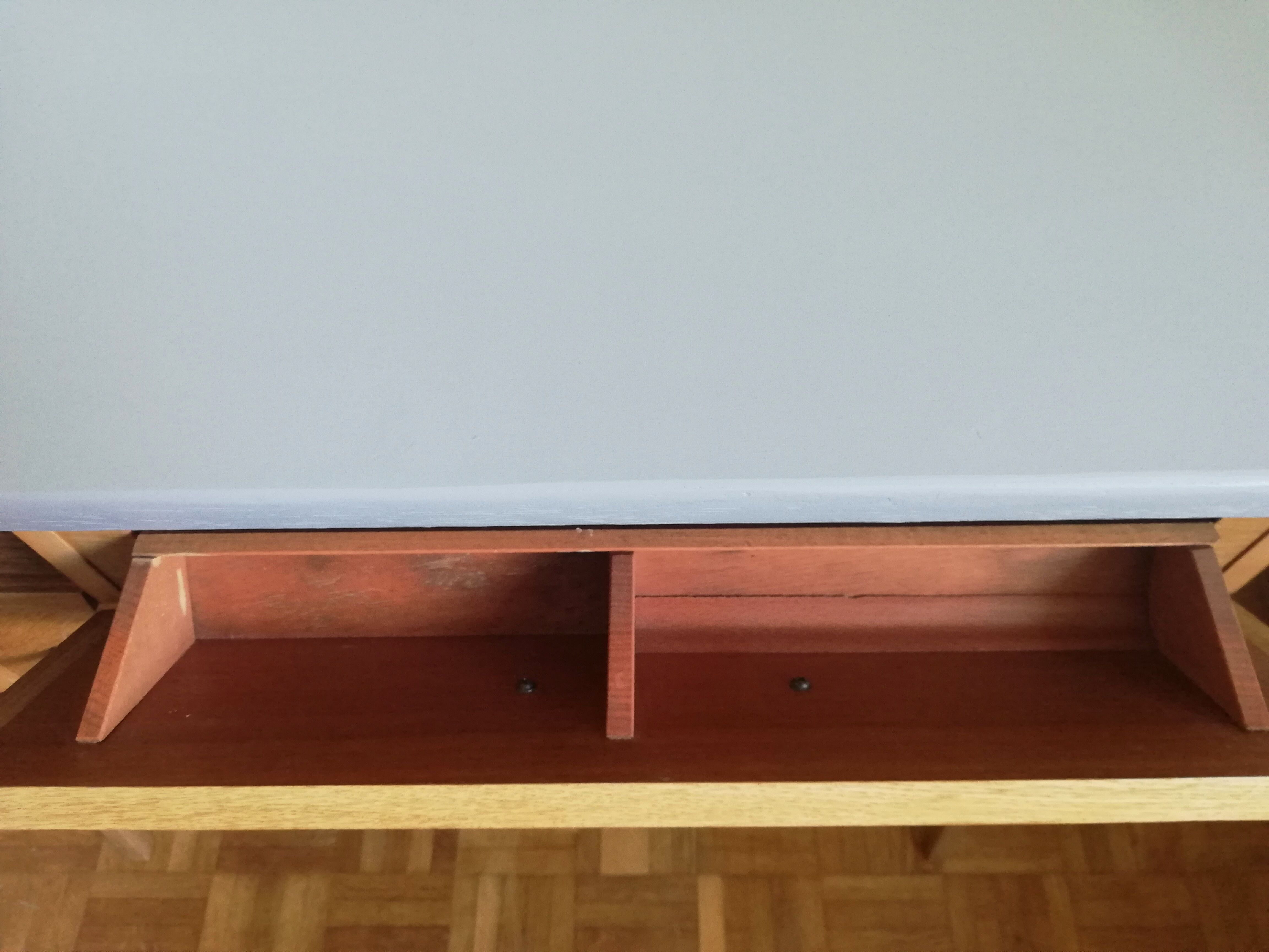 Extendable desk compass feet