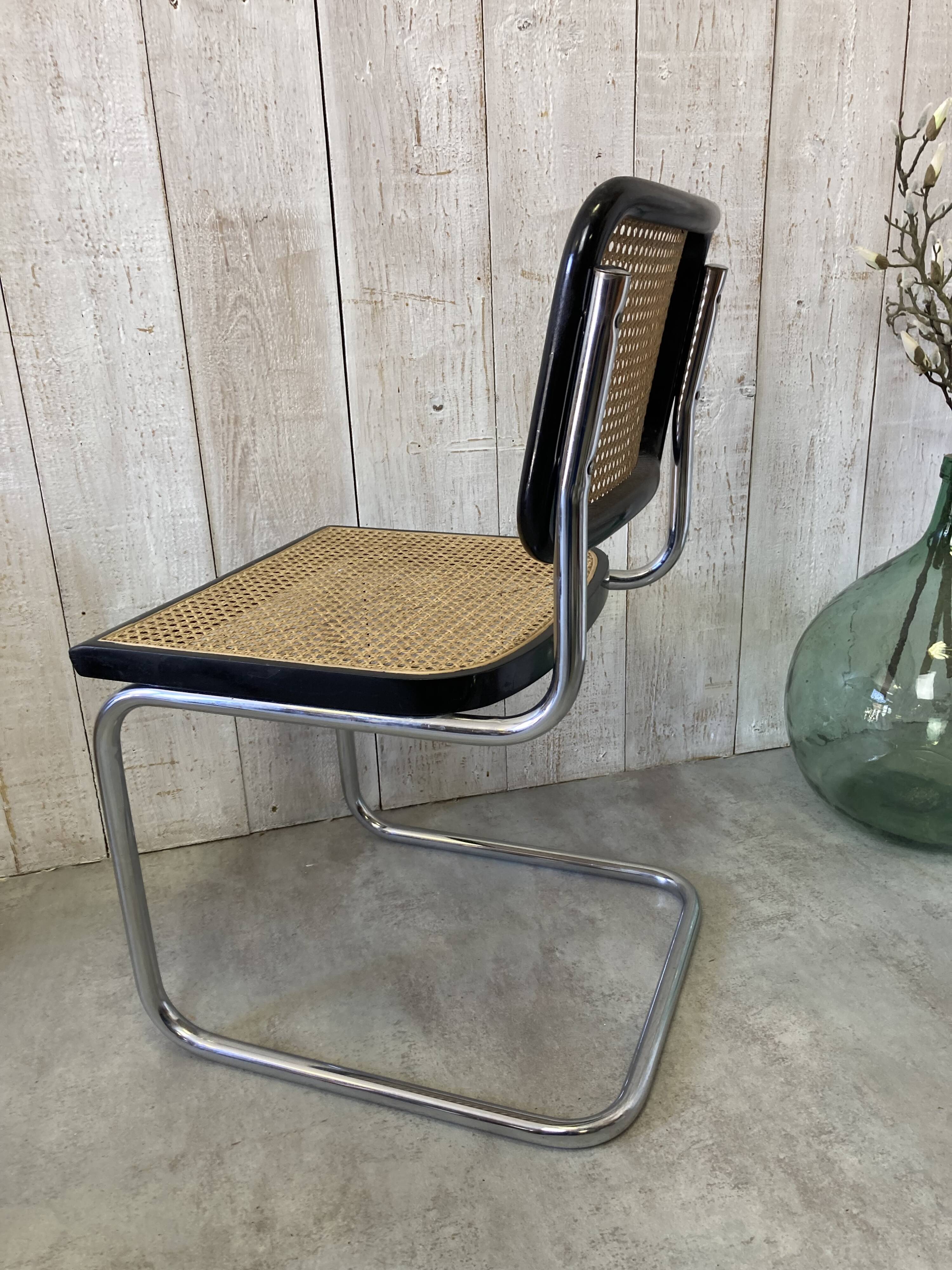 Chaise B32 noire Breuer