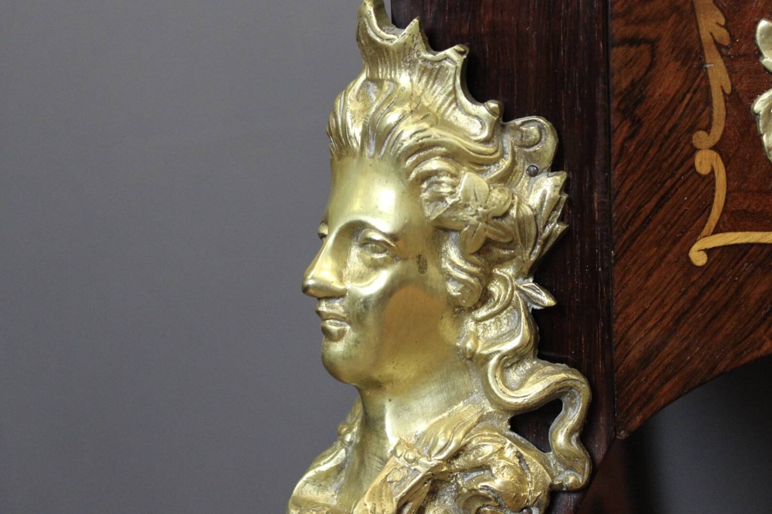 Bureau Louis XV en Marqueterie et Bronze d'époque XIX