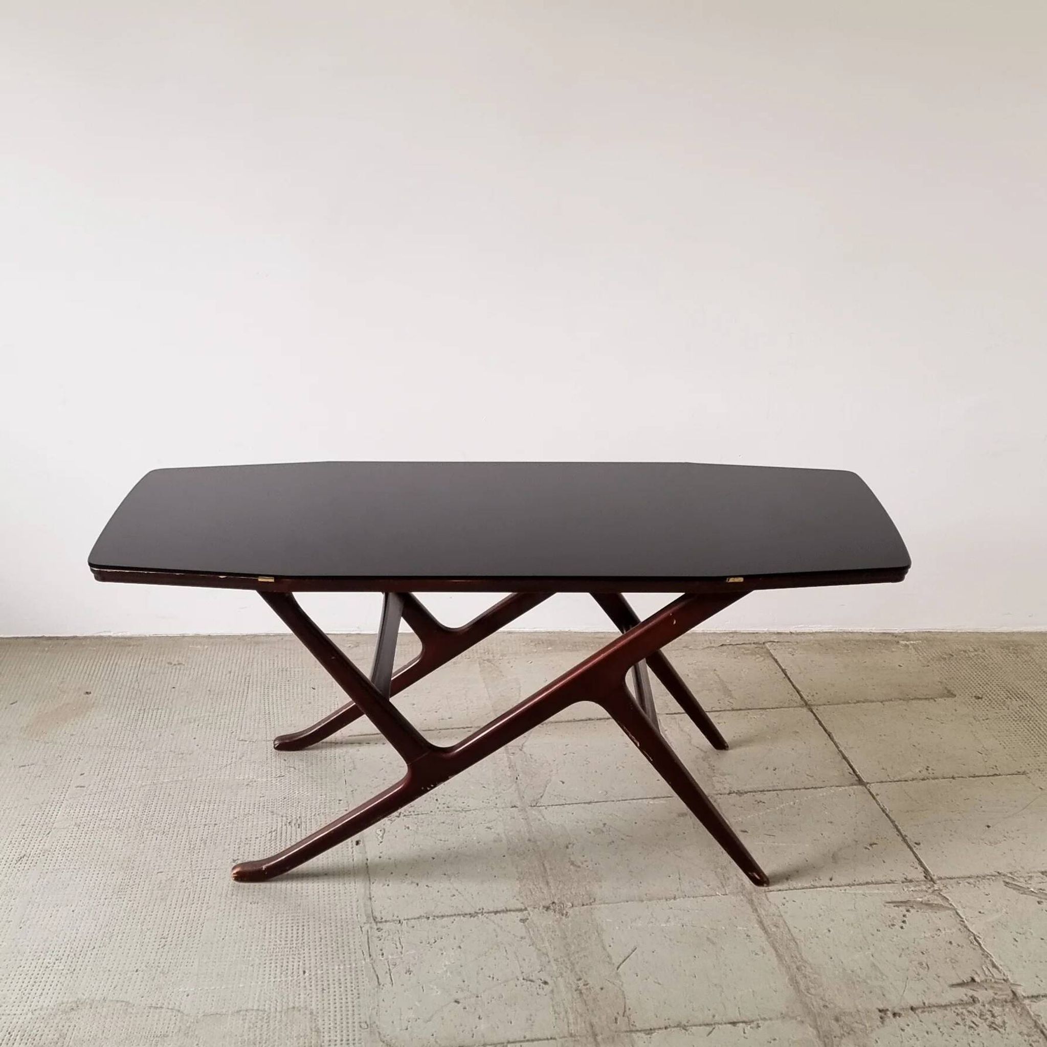 Table basse des années 1950 Ilse Möbel avec plateau en verre noir