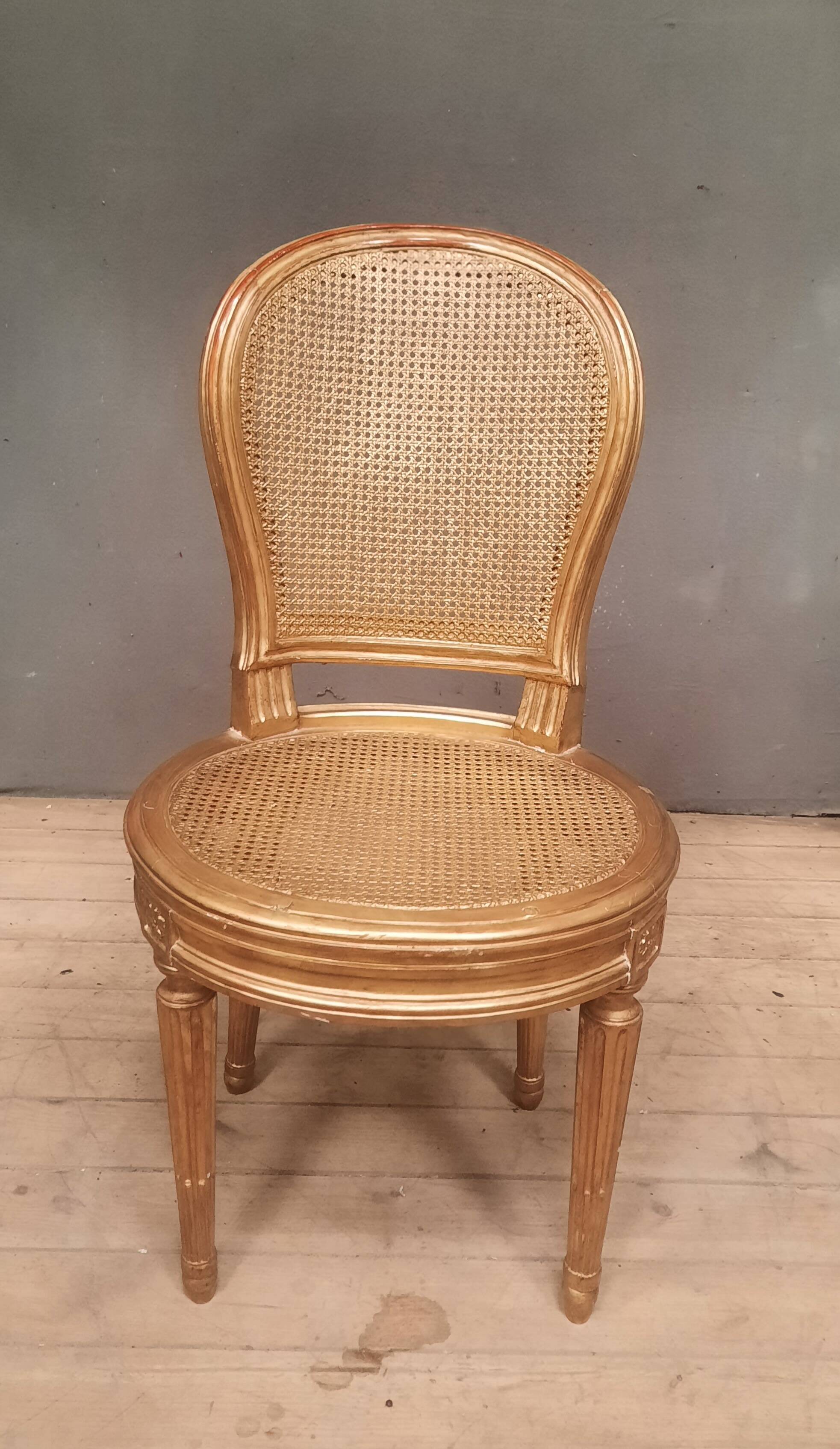 Chaise style Louis XVI en bois doré