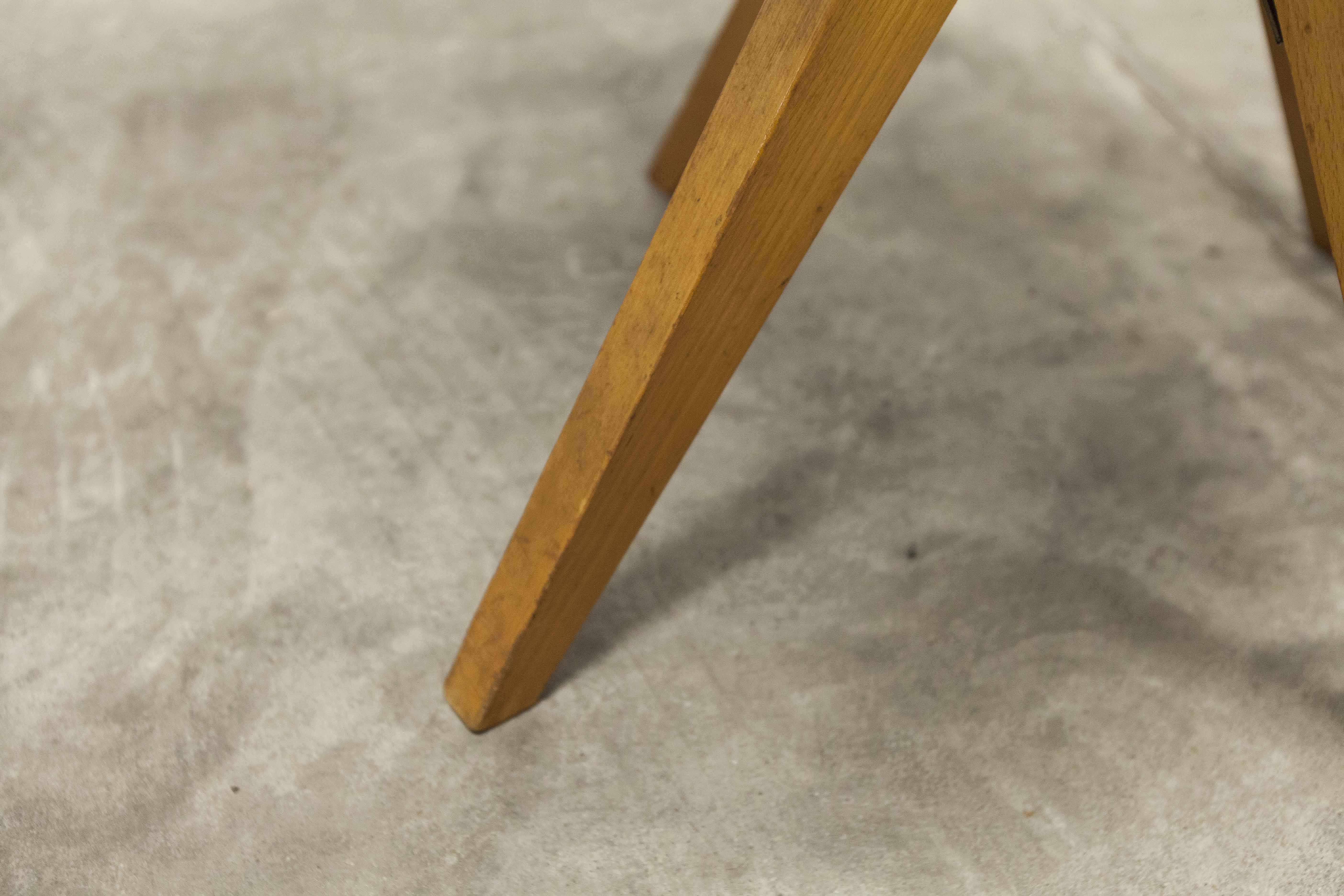 Workshop chair 1950 feet compass skaï red atypical