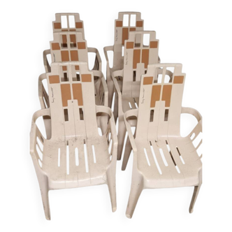 6 Chaises plastiques