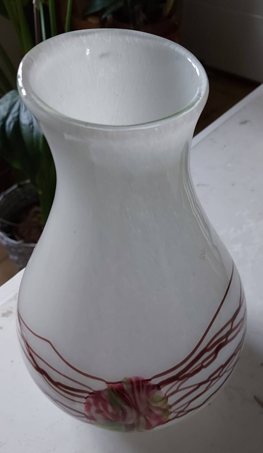 Vase boule en Opaline blanche pop art de Florence