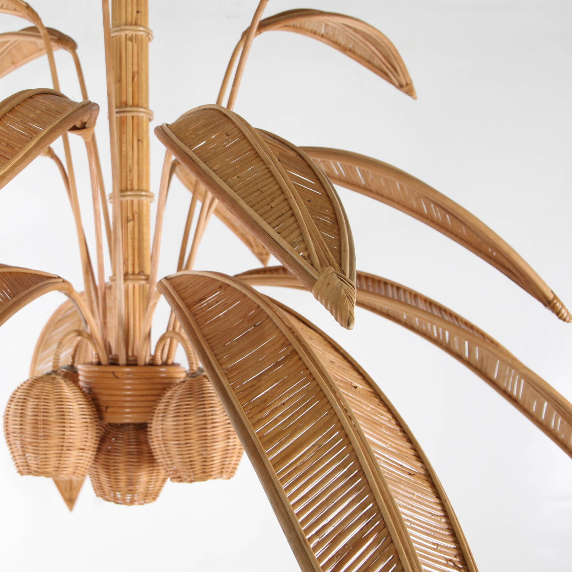 Grand lustre « cocotier » « palmier » en rotin