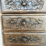 Chiffonnier en bois sculpté
