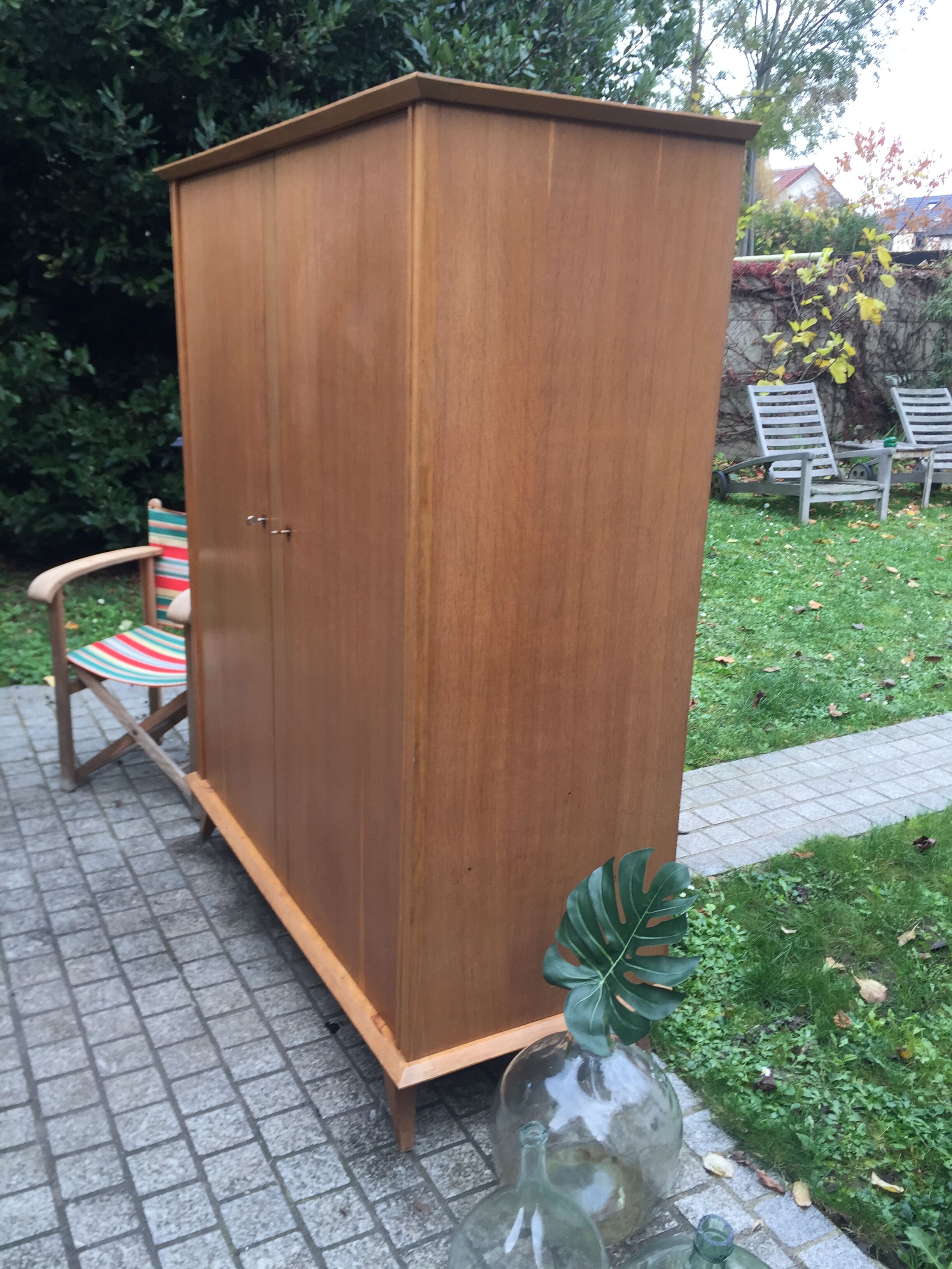 Armoire vintage 1950 pieds compas