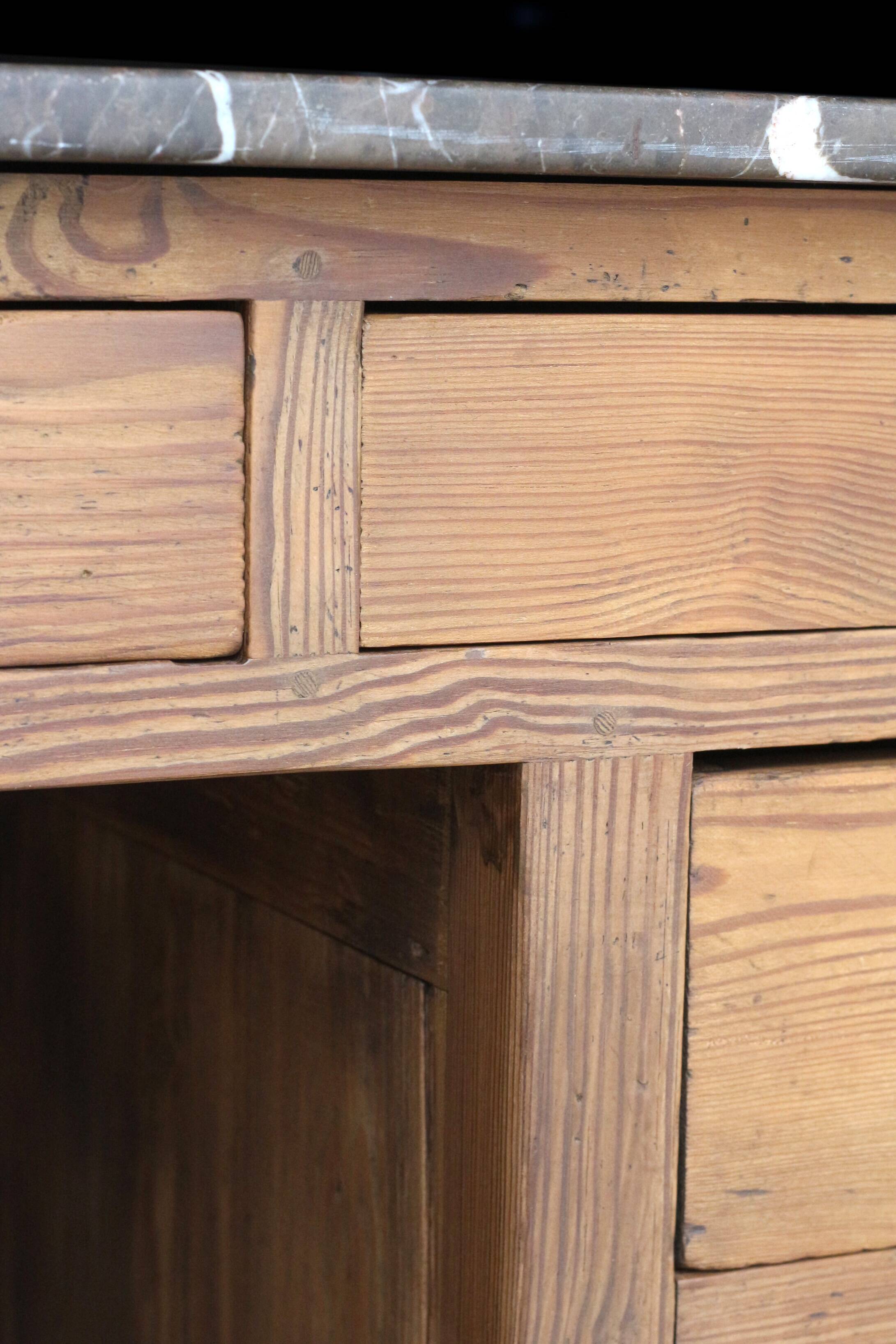 Exceptional pharmacy counter in solid pine and marble (19th century).