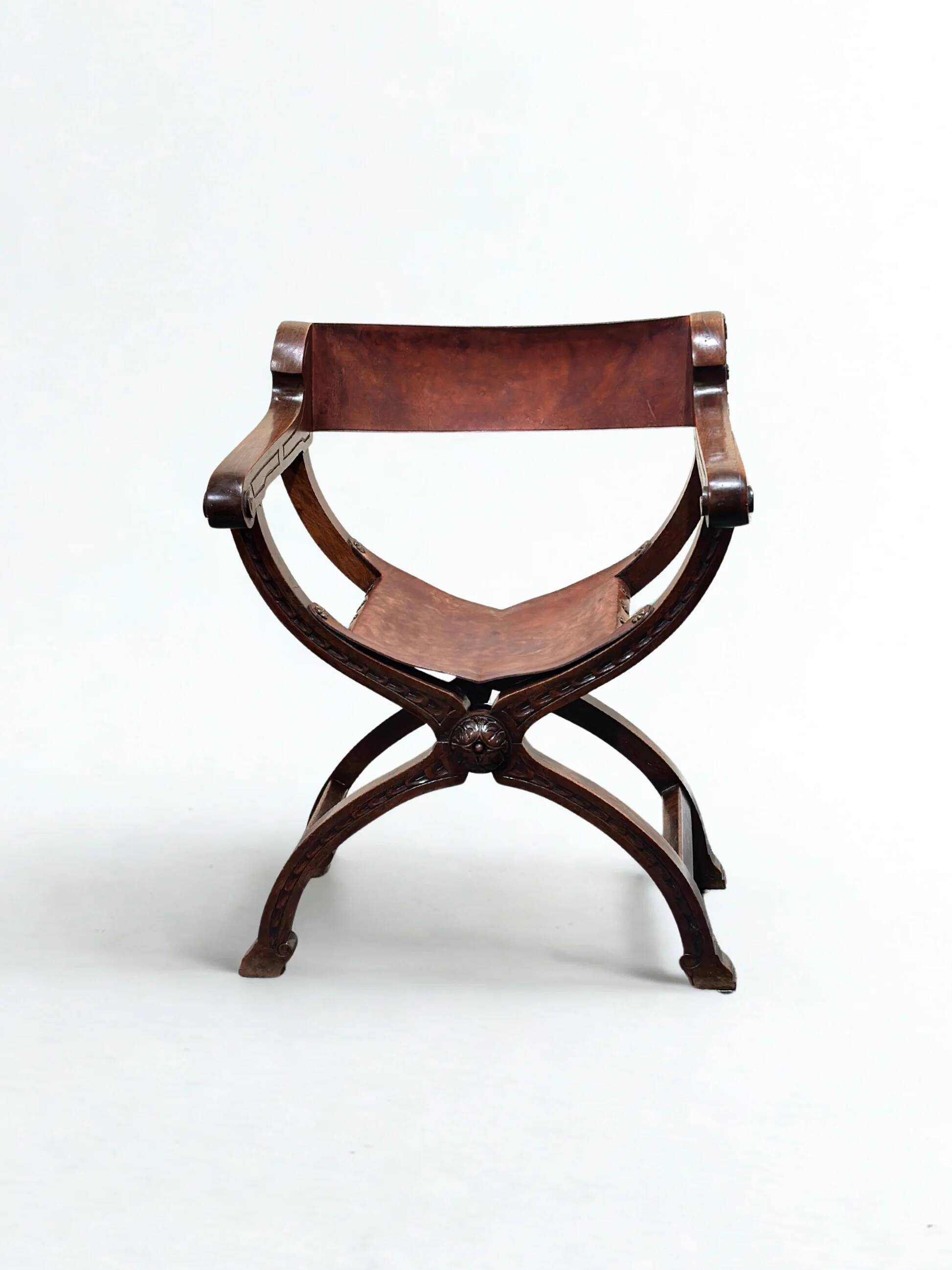 Chaise trône Savonarole française antique