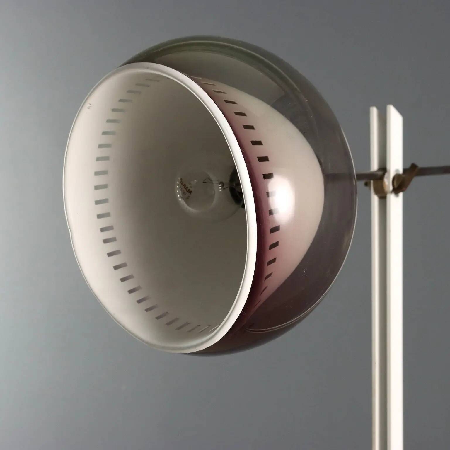 Vintage floor lamp in brass and enamelled metal, design, Italy, 1960s