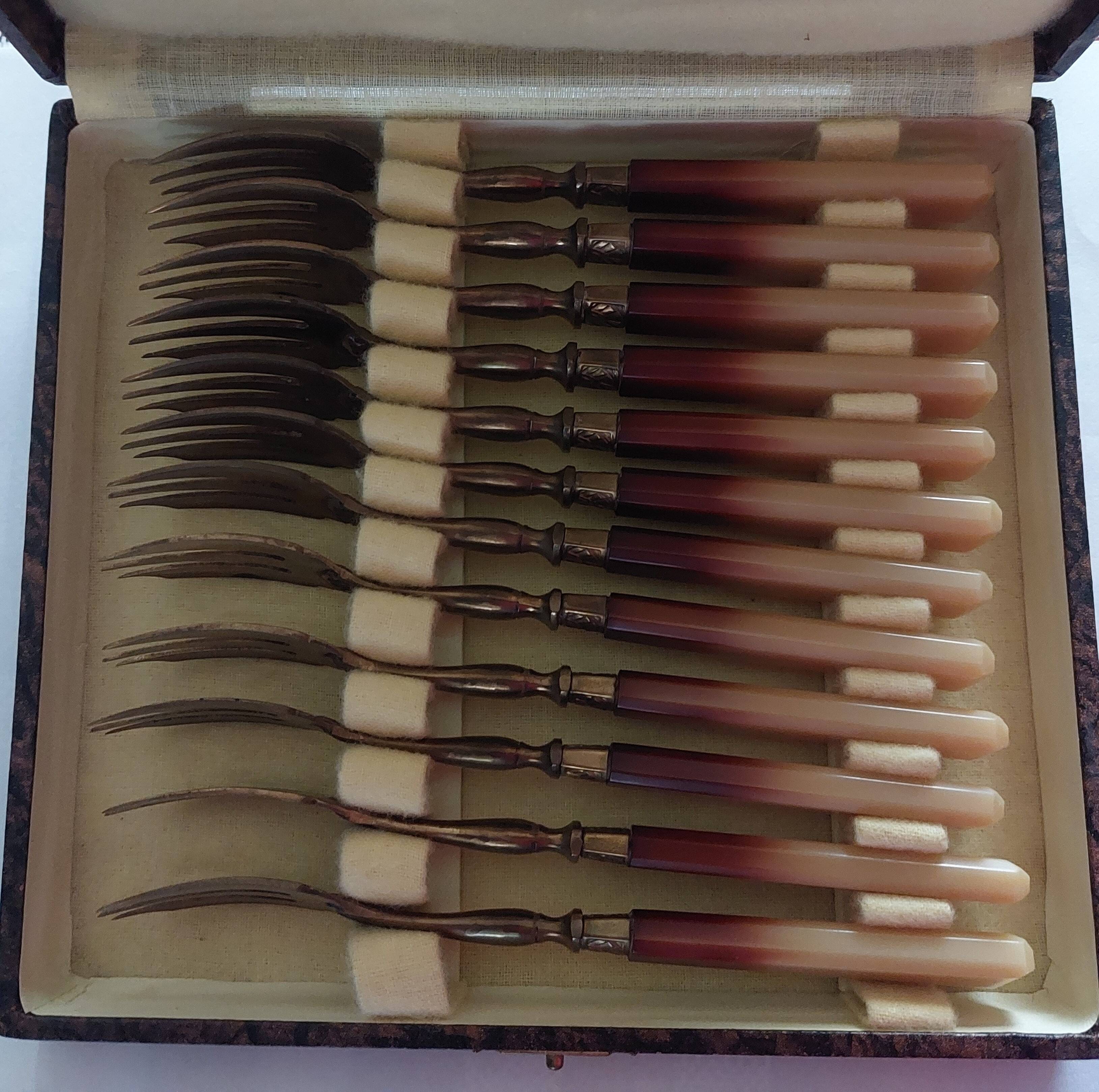 Set of dessert forks