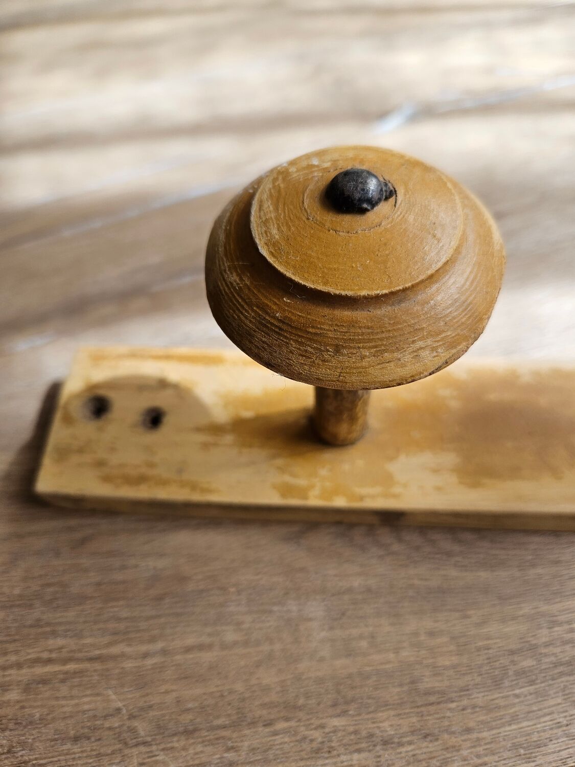 3-spoke turned wooden hook