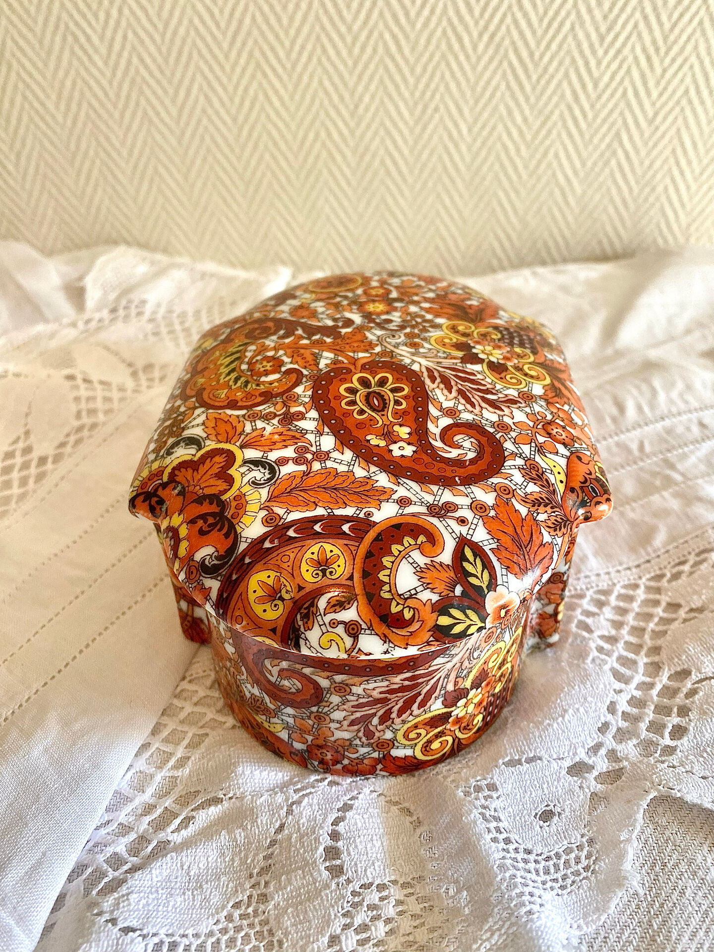 Limoges porcelain box with paisley design from the 1970s.