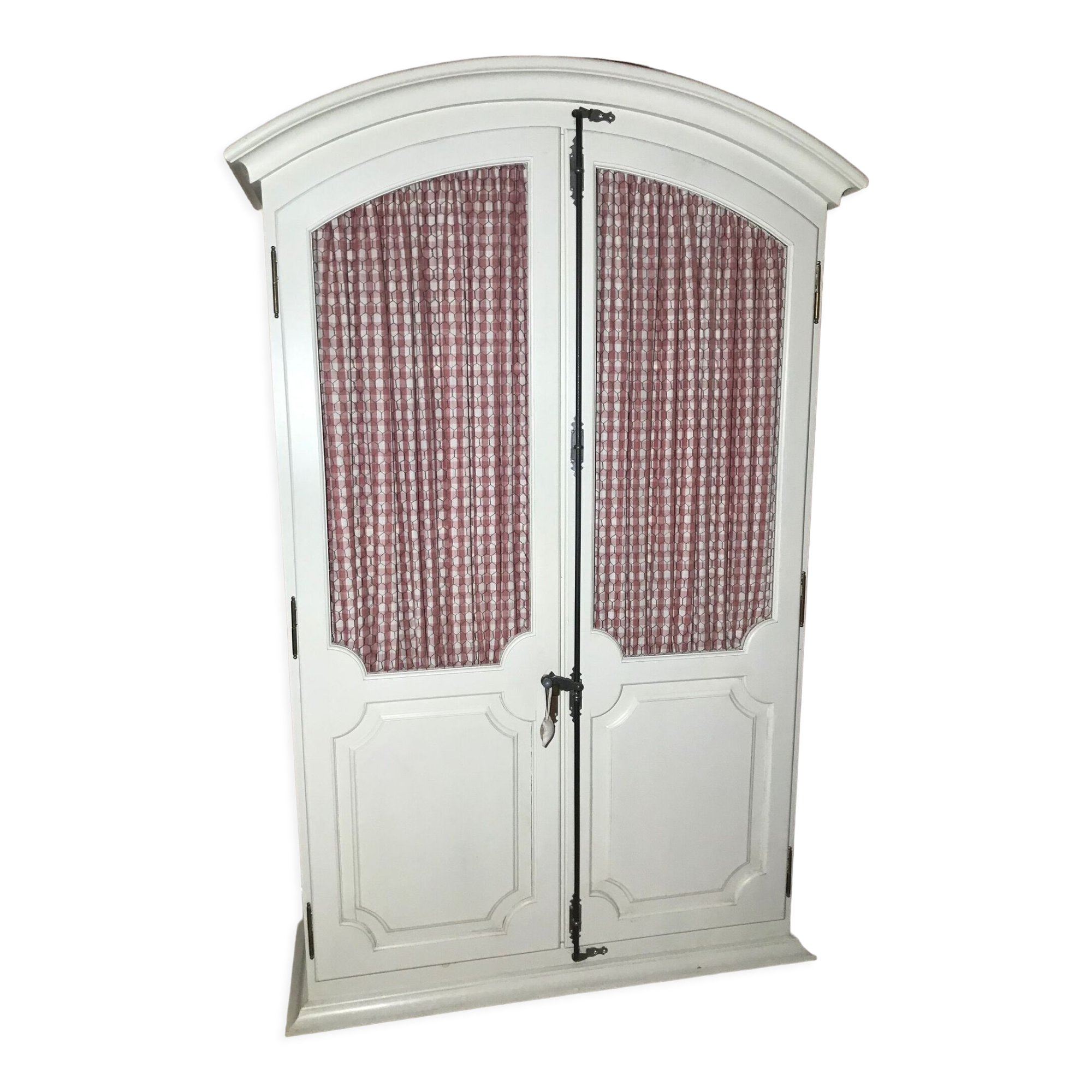 Armoire grillagée